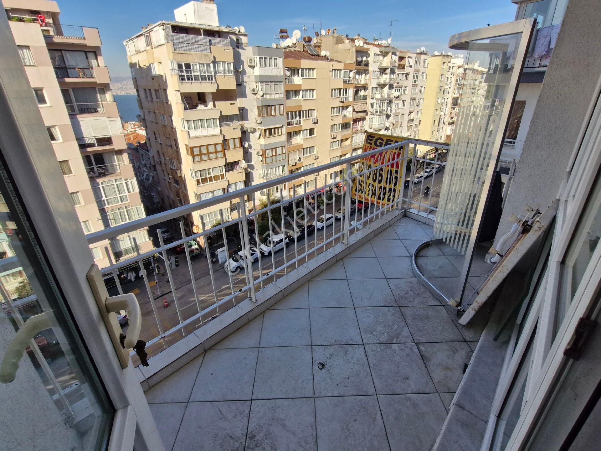 İnönü Caddesi Üzerinde Deniz Manzaralı 3+1 Kiralık - Görsel 4