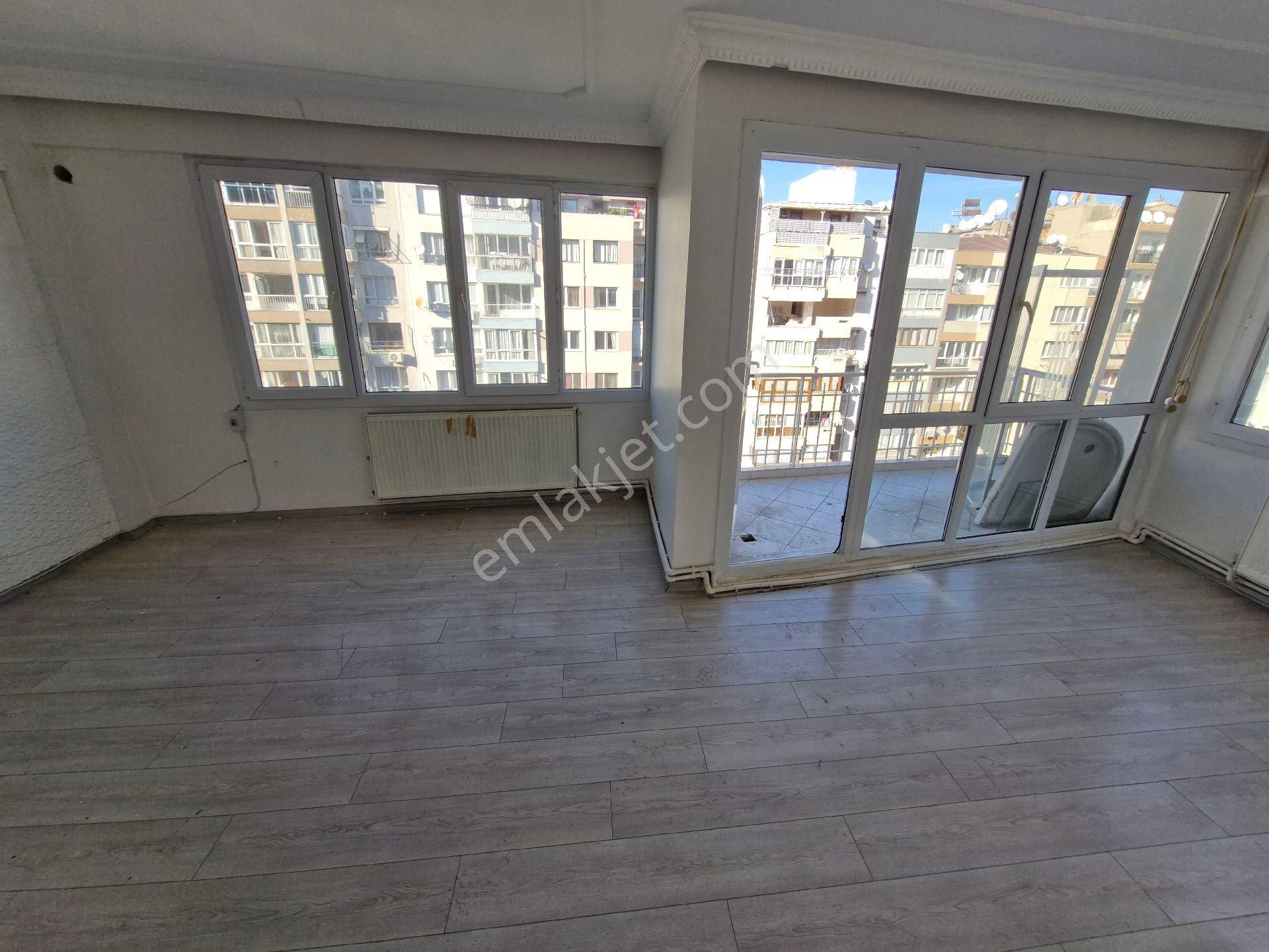 İnönü Caddesi Üzerinde Deniz Manzaralı 3+1 Kiralık - Görsel 5