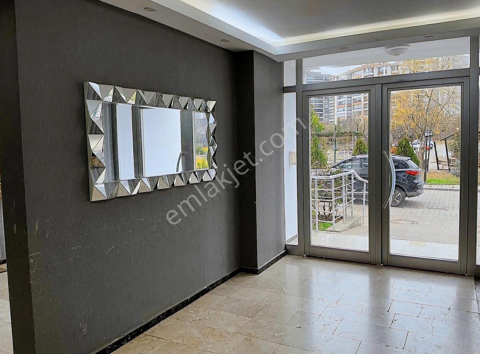 Yeni Bağlıcada Park Bulvar Sıtesı'nde 4+1 Fırsat Daire - Görsel 21