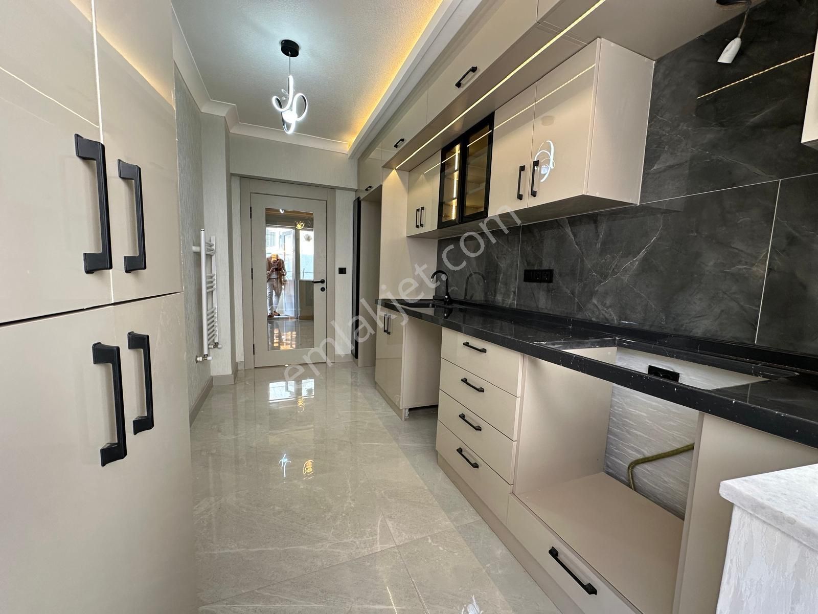 Dutluk Metro Yakını Ara Katta Full Lüx Yapılı 3+1 - Görsel 5