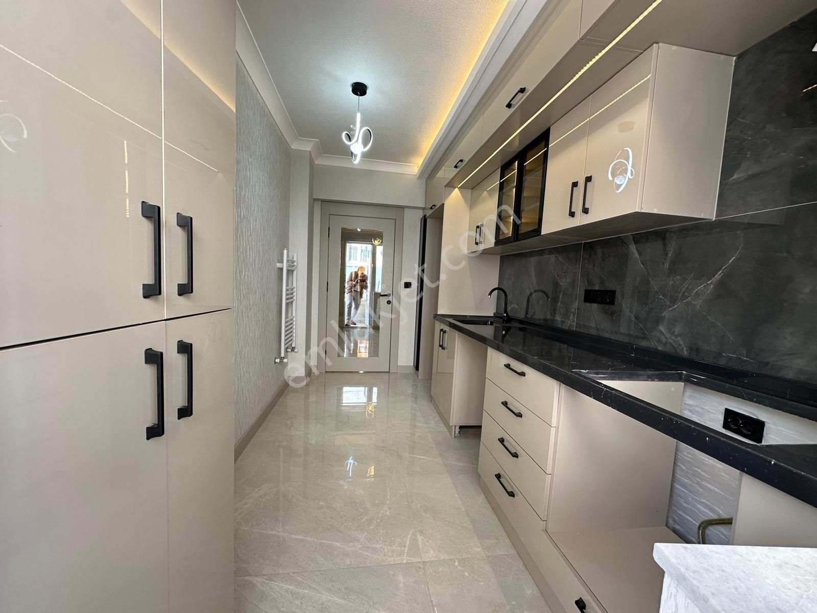 Dutluk Metro Yakını Ara Katta Full Lüx Yapılı 3+1 - Görsel 3