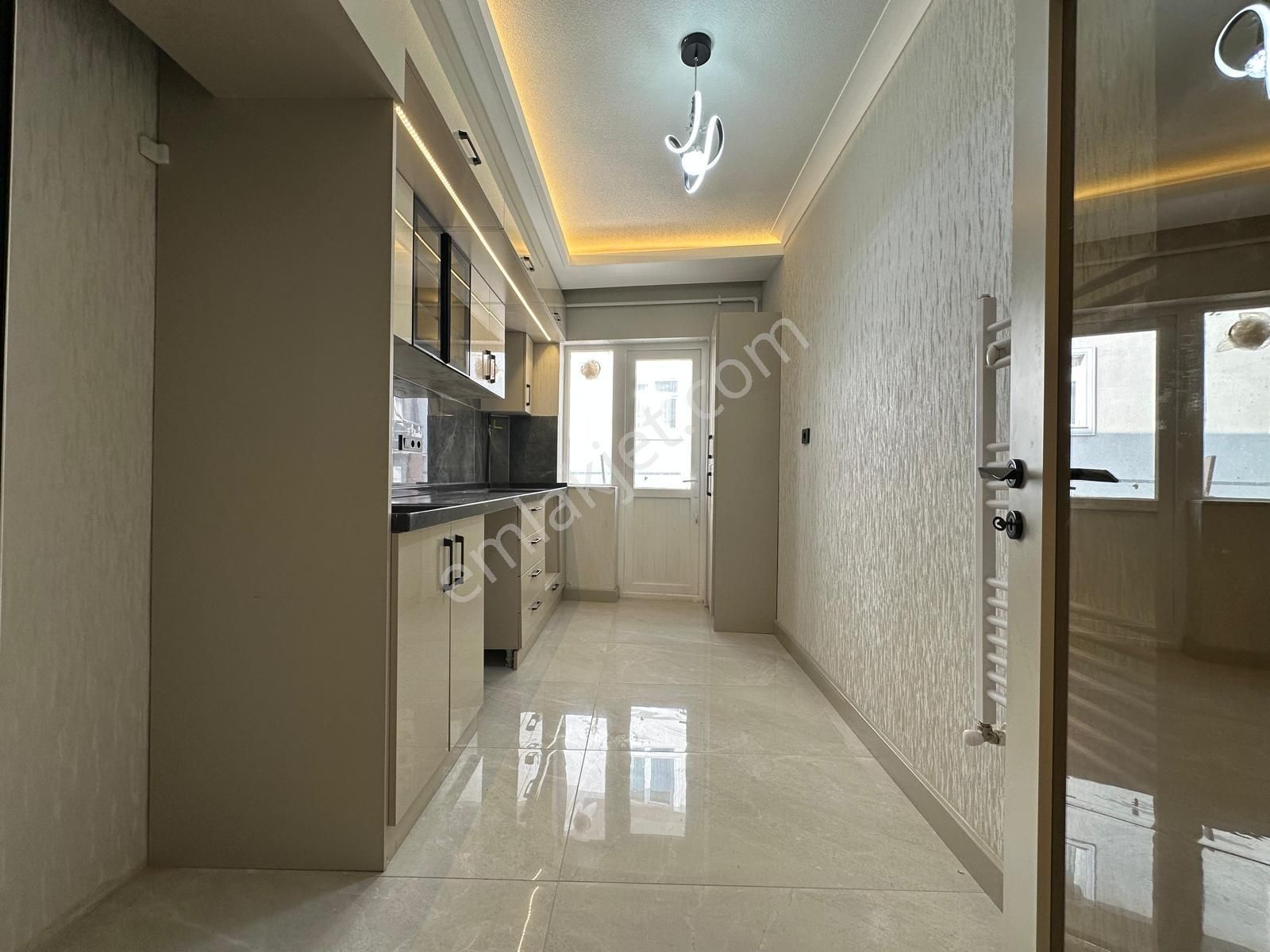 Dutluk Metro Yakını Ara Katta Full Lüx Yapılı 3+1 - Görsel 4