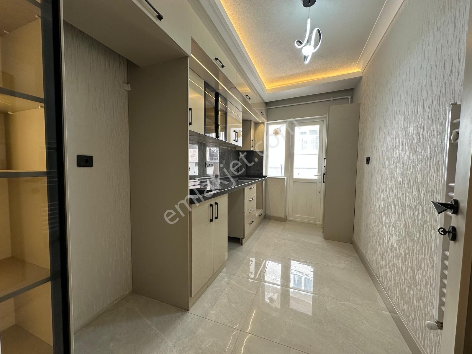 Dutluk Metro Yakını Ara Katta Full Lüx Yapılı 3+1 - Görsel 11