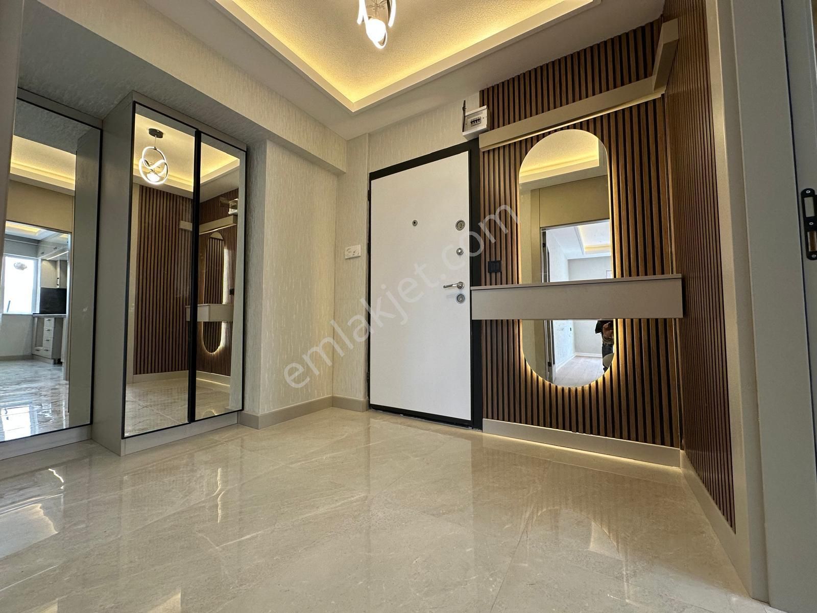 Dutluk Metro Yakını Ara Katta Full Lüx Yapılı 3+1