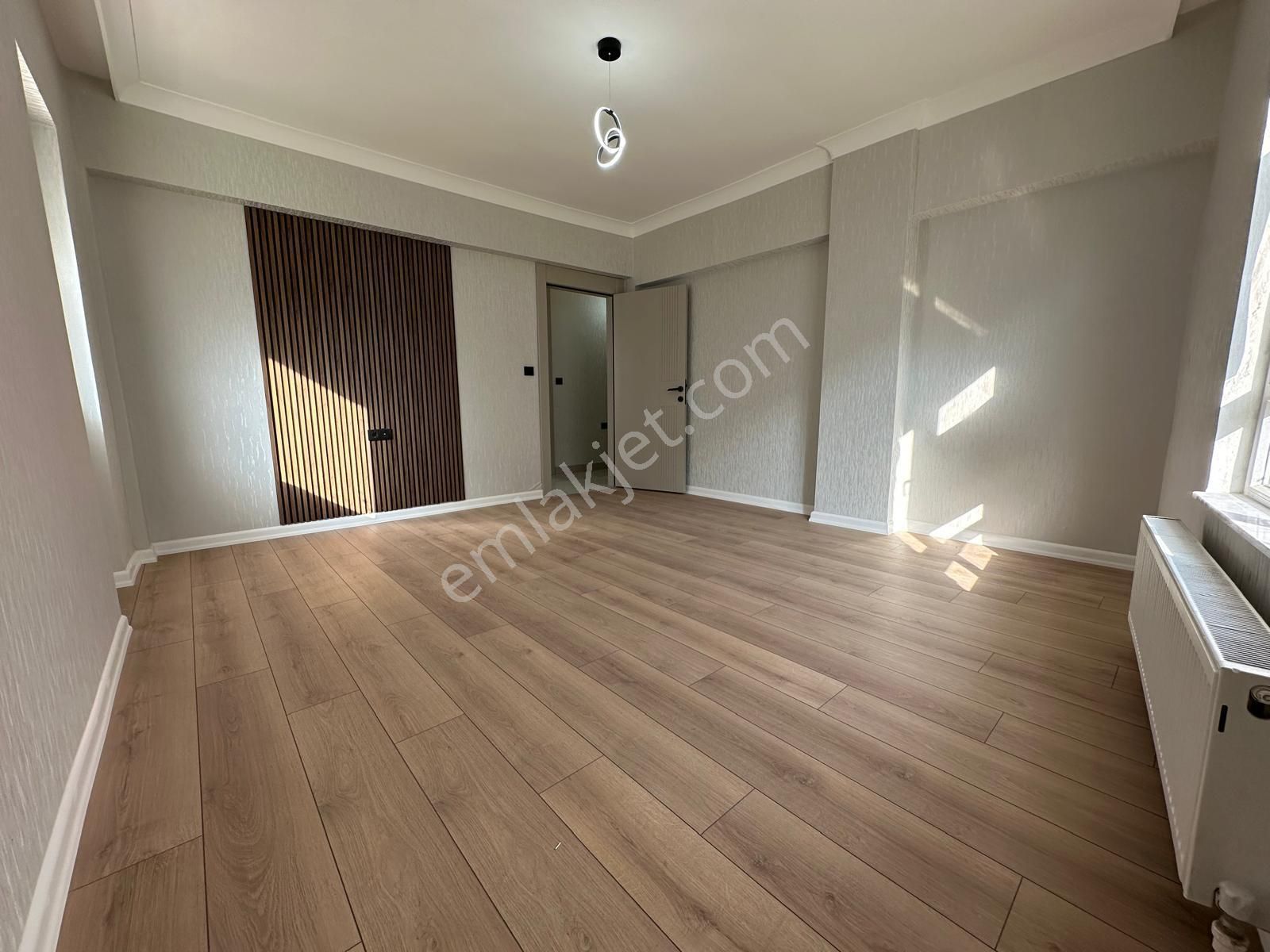 Dutluk Metro Yakını Ara Katta Full Lüx Yapılı 3+1 - Görsel 8