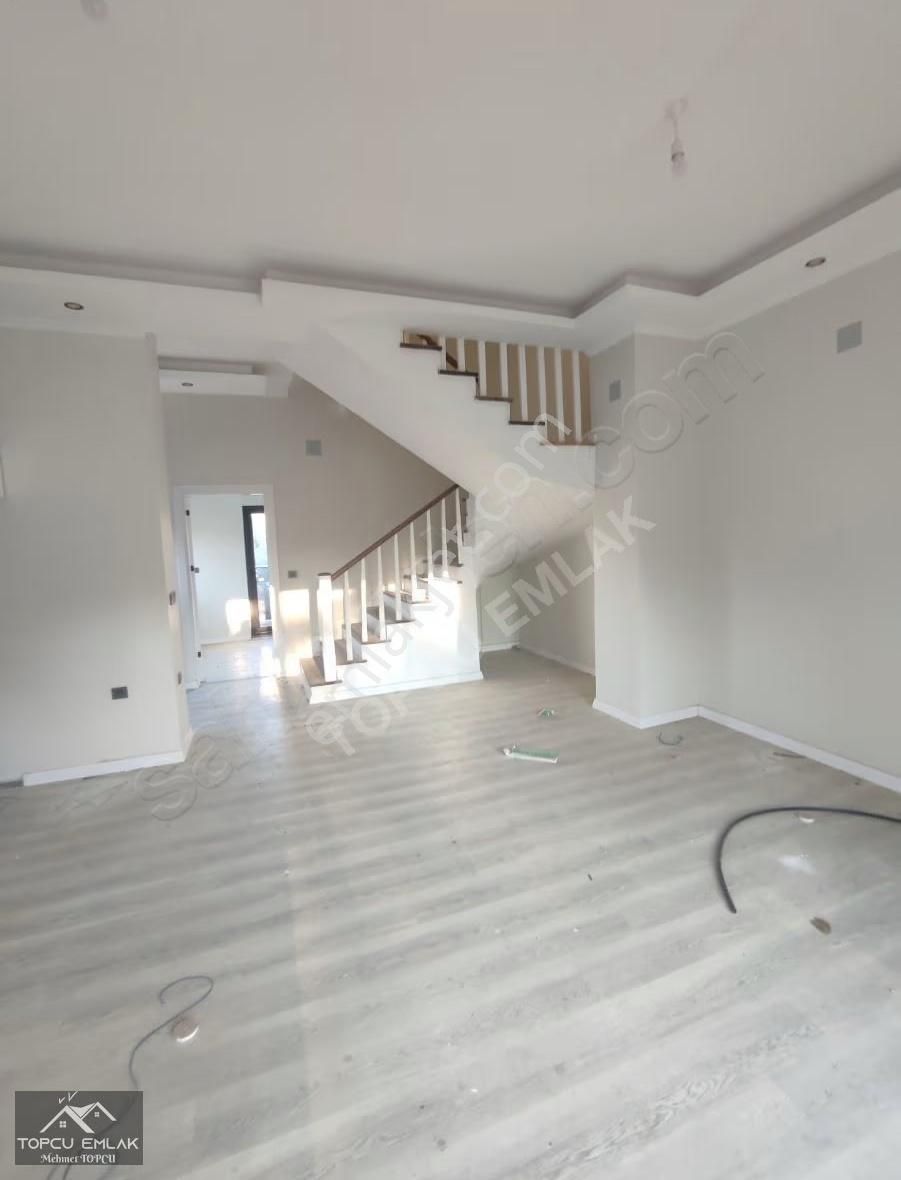 Cumhuriyet Mahallesinde Satılık Villa - Görsel 9