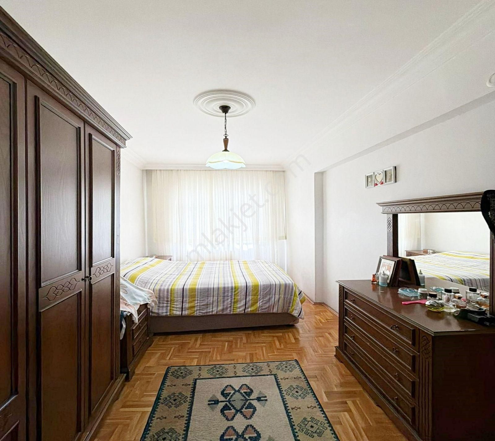 Barış Mahallesinde Metrobüse 5 Dakika 3+1 Satılık Daire - Görsel 10