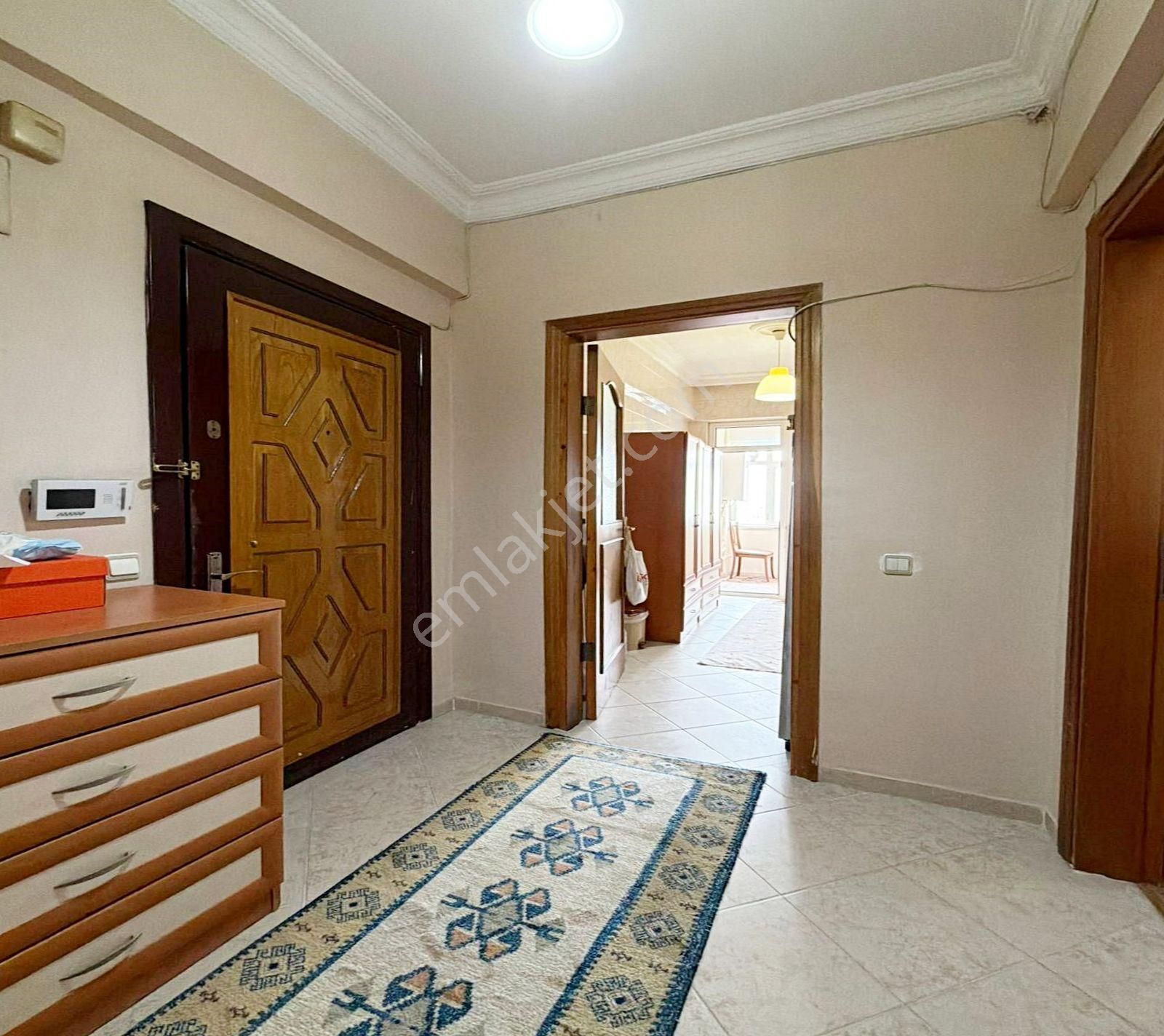 Barış Mahallesinde Metrobüse 5 Dakika 3+1 Satılık Daire - Görsel 8