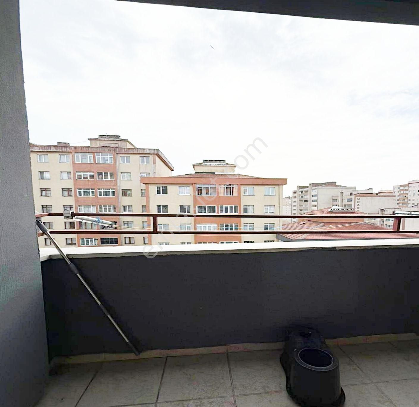 Barış Mahallesinde Metrobüse 5 Dakika 3+1 Satılık Daire - Görsel 24