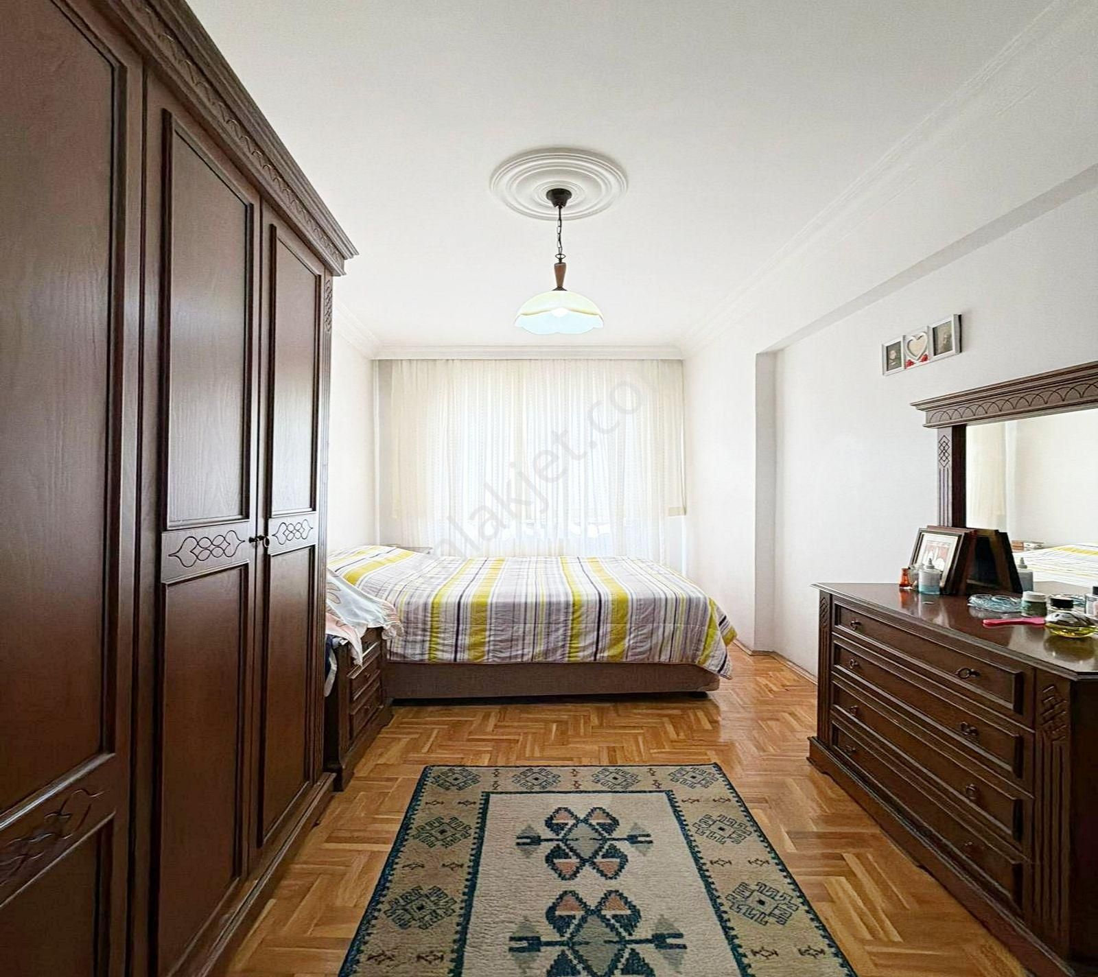 Barış Mahallesinde Metrobüse 5 Dakika 3+1 Satılık Daire - Görsel 21