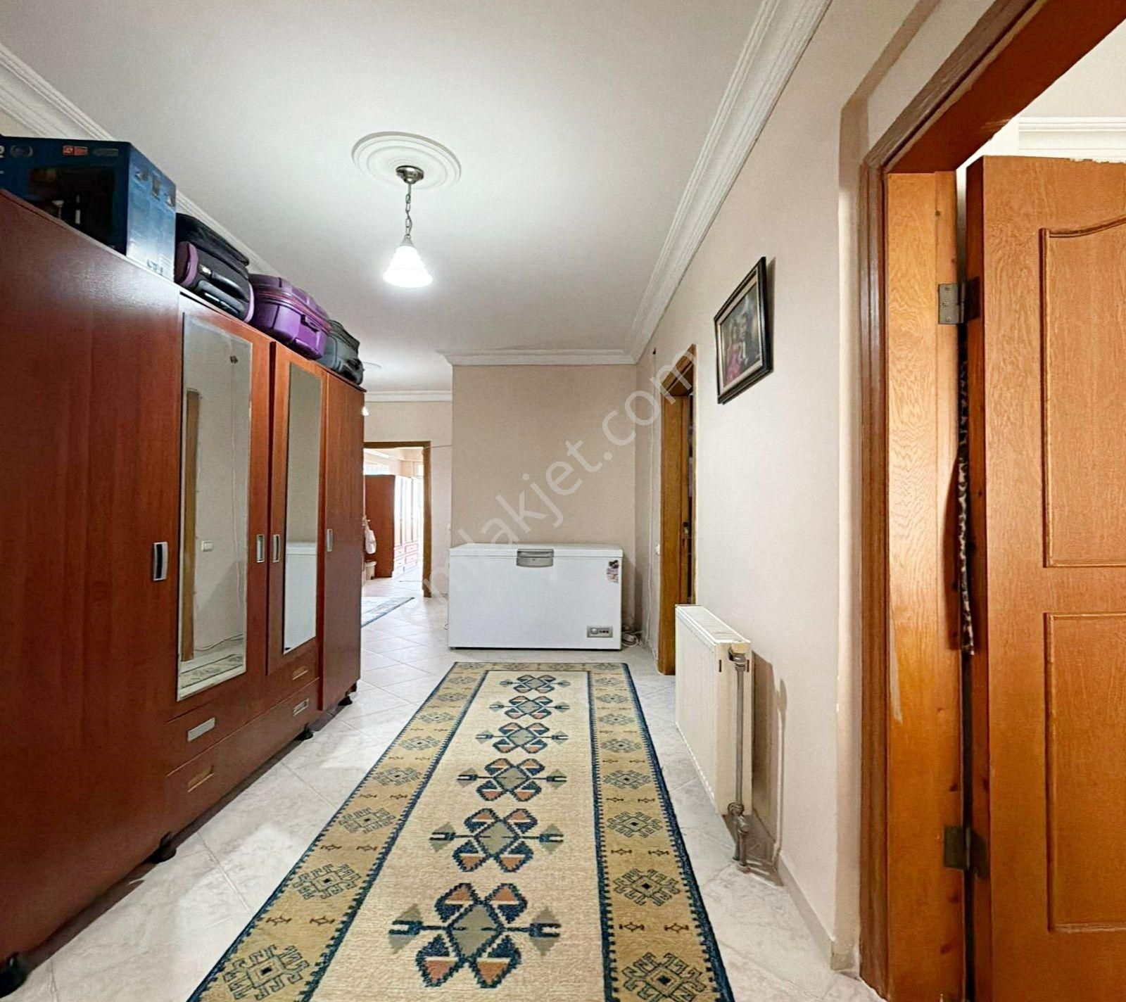 Barış Mahallesinde Metrobüse 5 Dakika 3+1 Satılık Daire - Görsel 13