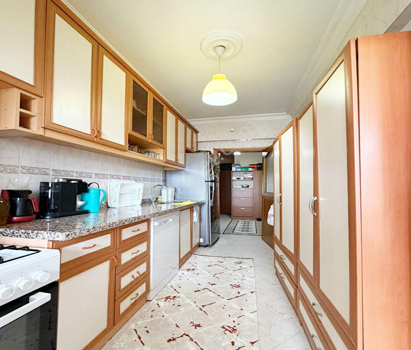 Barış Mahallesinde Metrobüse 5 Dakika 3+1 Satılık Daire - Görsel 3