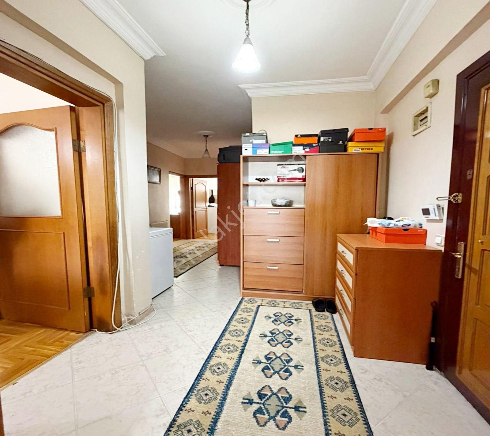 Barış Mahallesinde Metrobüse 5 Dakika 3+1 Satılık Daire - Görsel 16