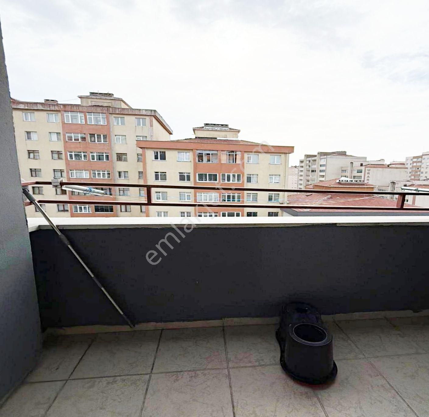 Barış Mahallesinde Metrobüse 5 Dakika 3+1 Satılık Daire - Görsel 25