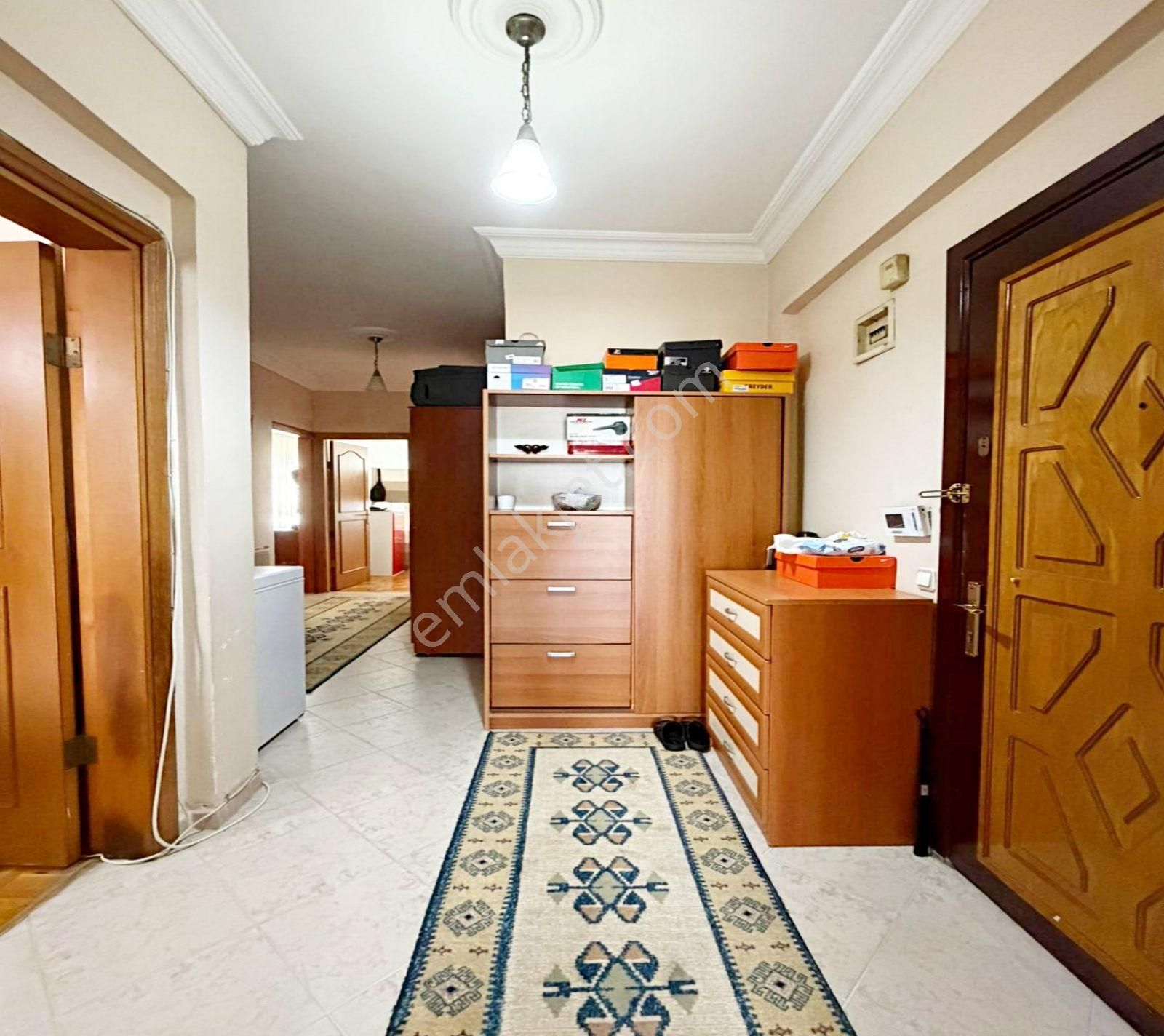 Barış Mahallesinde Metrobüse 5 Dakika 3+1 Satılık Daire - Görsel 9