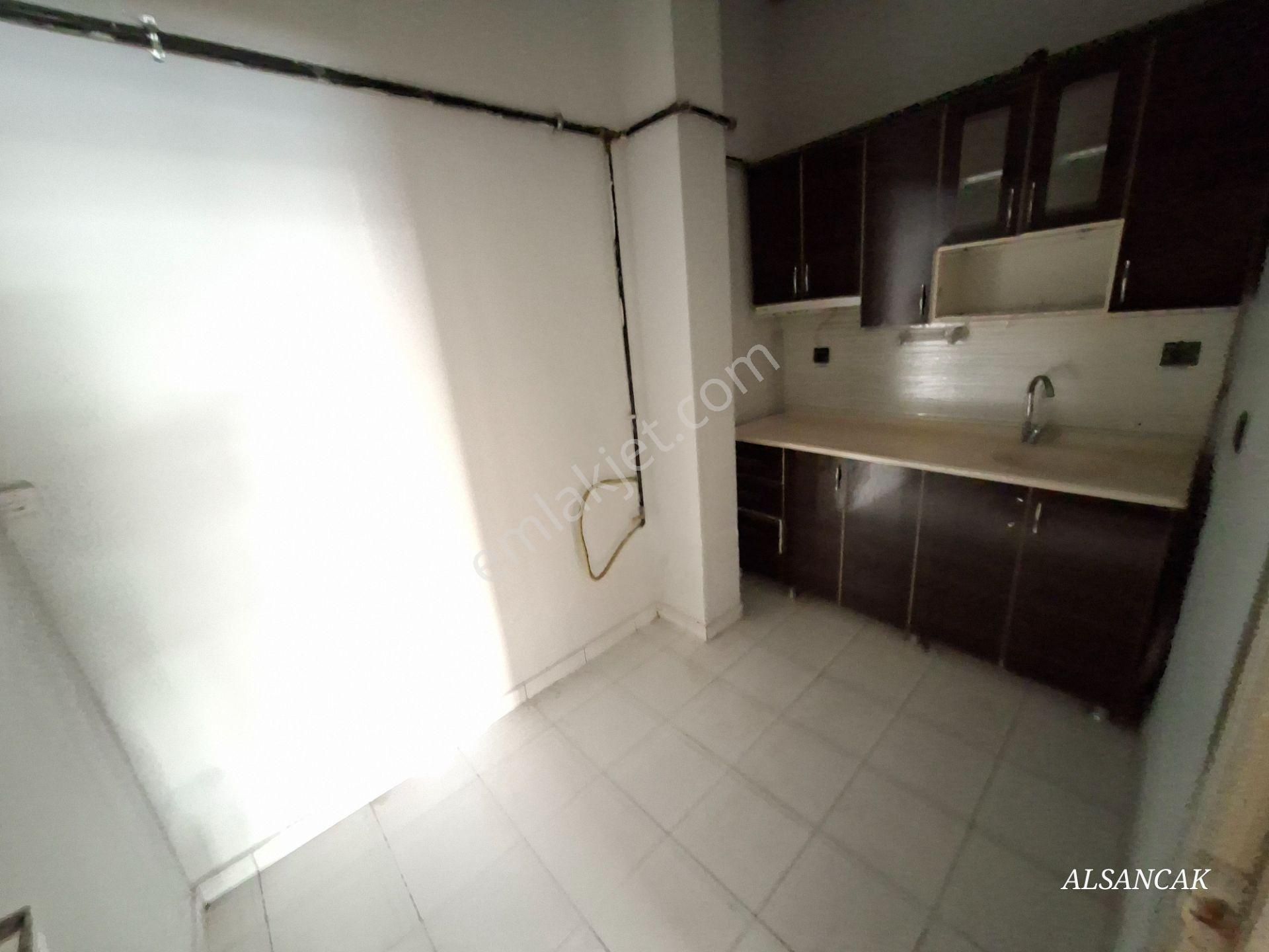 Alsancak Da İşlek Cadde Üzerinde Yatırıma Uygun Satılık Dükkan - Görsel 13