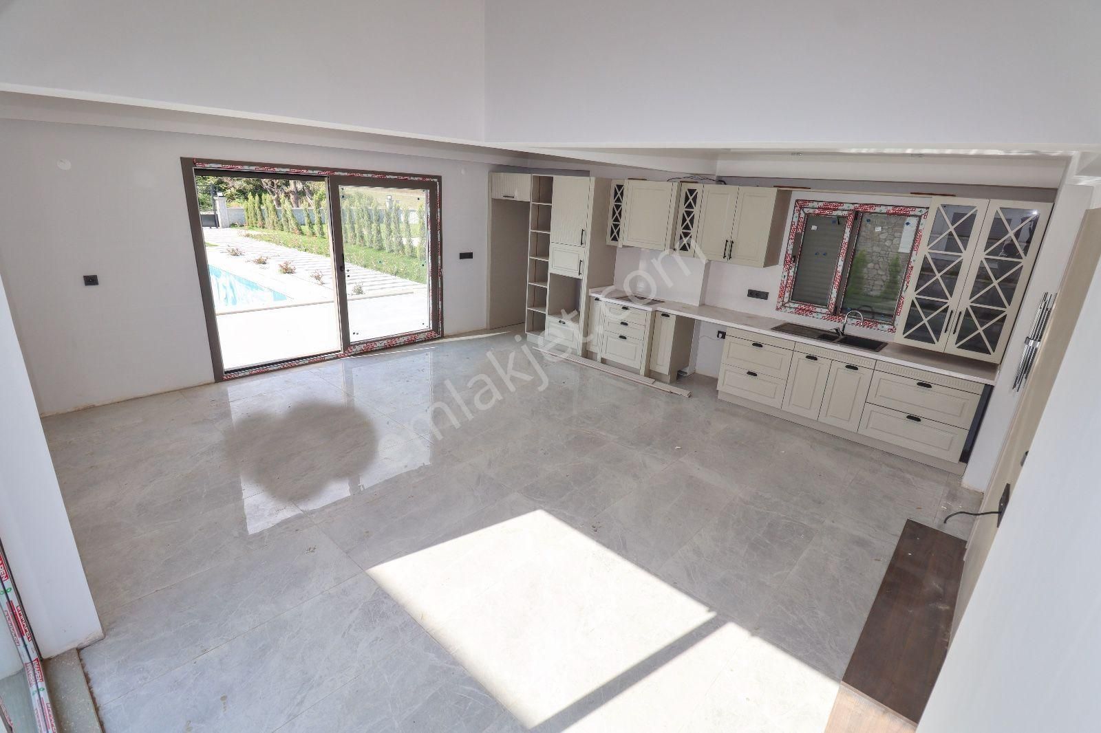 Pera Dan 600 M2 Arsa İçerisinde Doğa Ve Dağ Manzaralı, Havuzlu 3+1 - Görsel 11