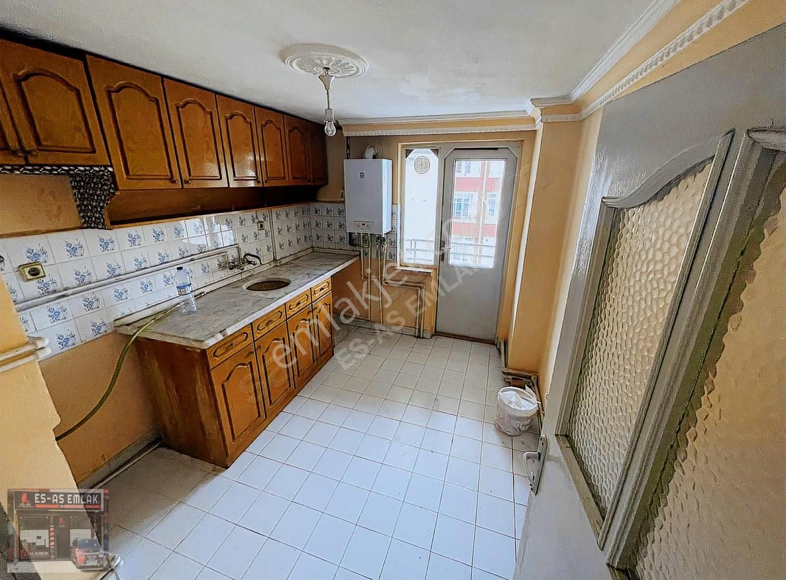 Ankara Caddesine Cephe 3+1 Katta Çift Balkonlu Daireee - Görsel 2