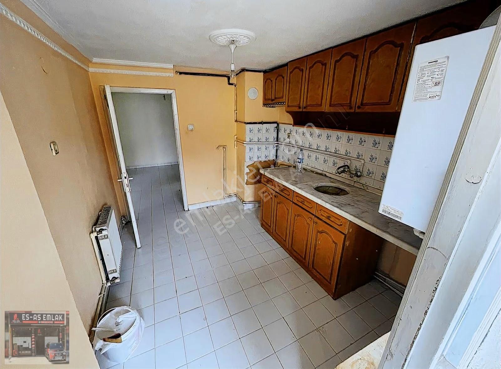 Ankara Caddesine Cephe 3+1 Katta Çift Balkonlu Daireee - Görsel 3