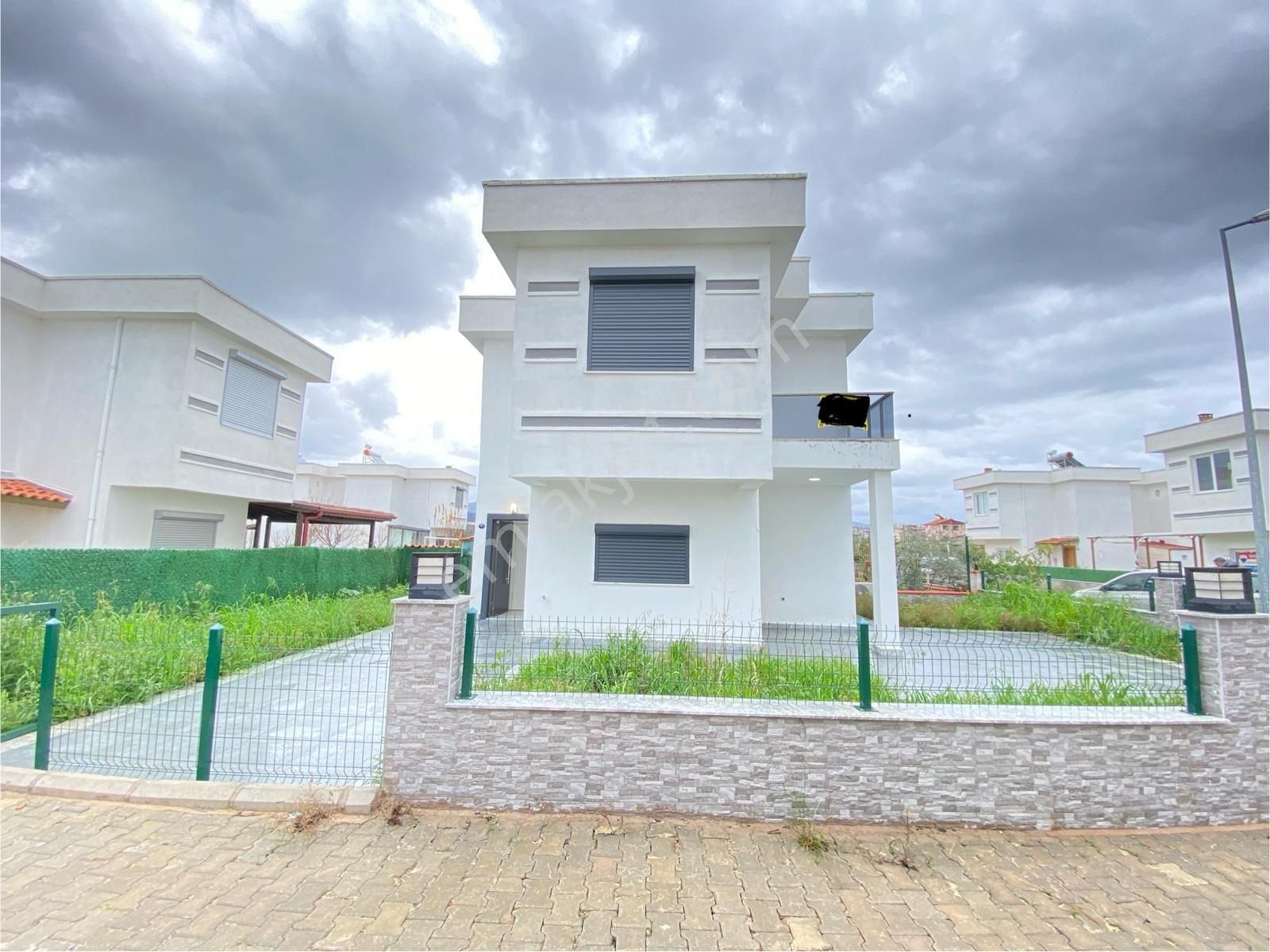 İzmir Seferihisar Doğanbey De Havuzlu Site İçerisinde Satılık 2+1 Villa - Görsel 3