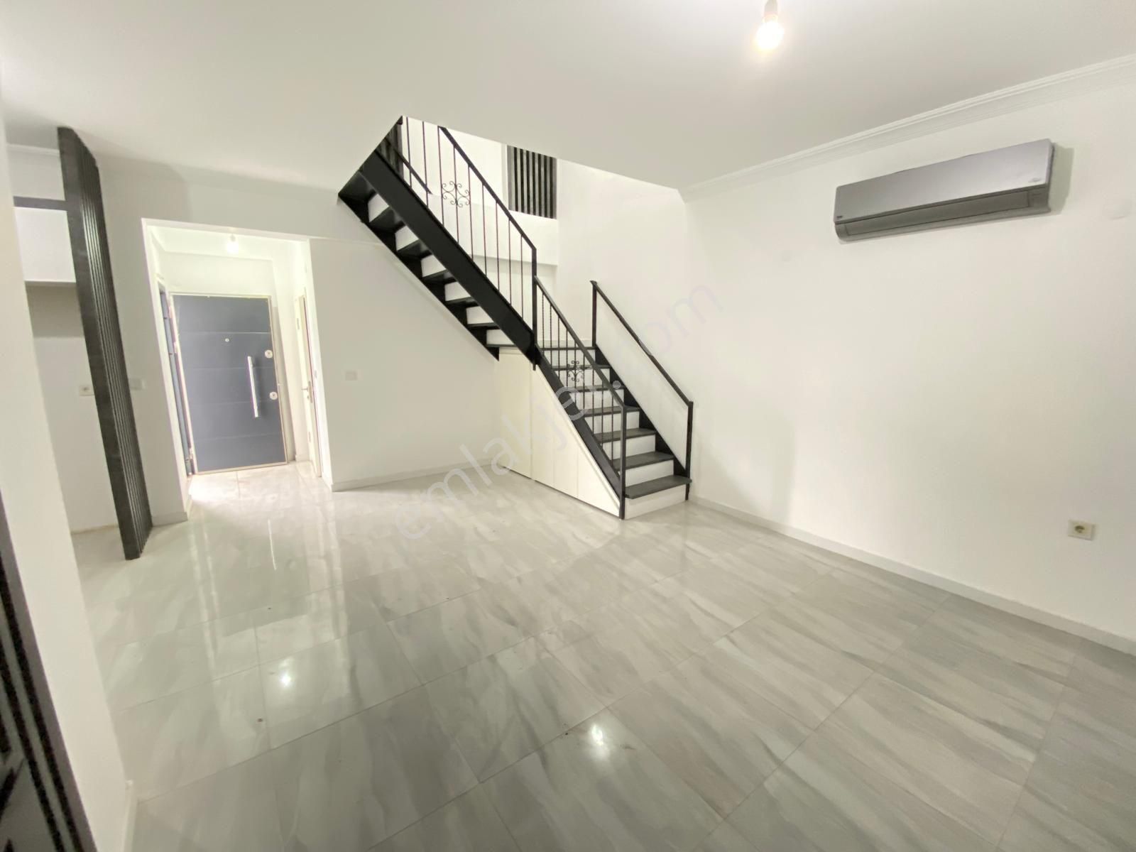 İzmir Seferihisar Doğanbey De Havuzlu Site İçerisinde Satılık 2+1 Villa - Görsel 12