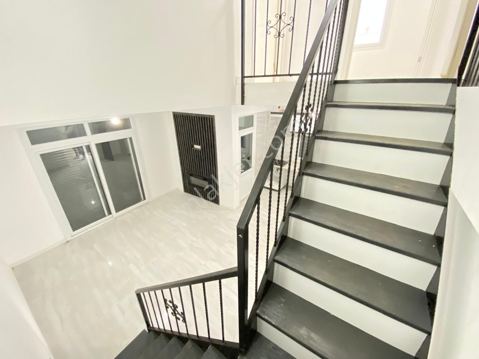 İzmir Seferihisar Doğanbey De Havuzlu Site İçerisinde Satılık 2+1 Villa - Görsel 16