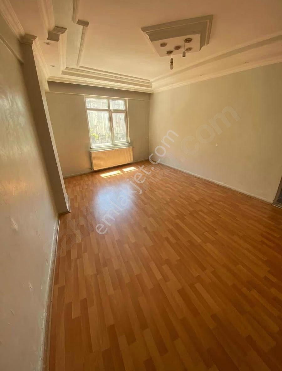 Diyar Emlak'tan Kullanışlı Temiz 2+1 Kiralık Daire