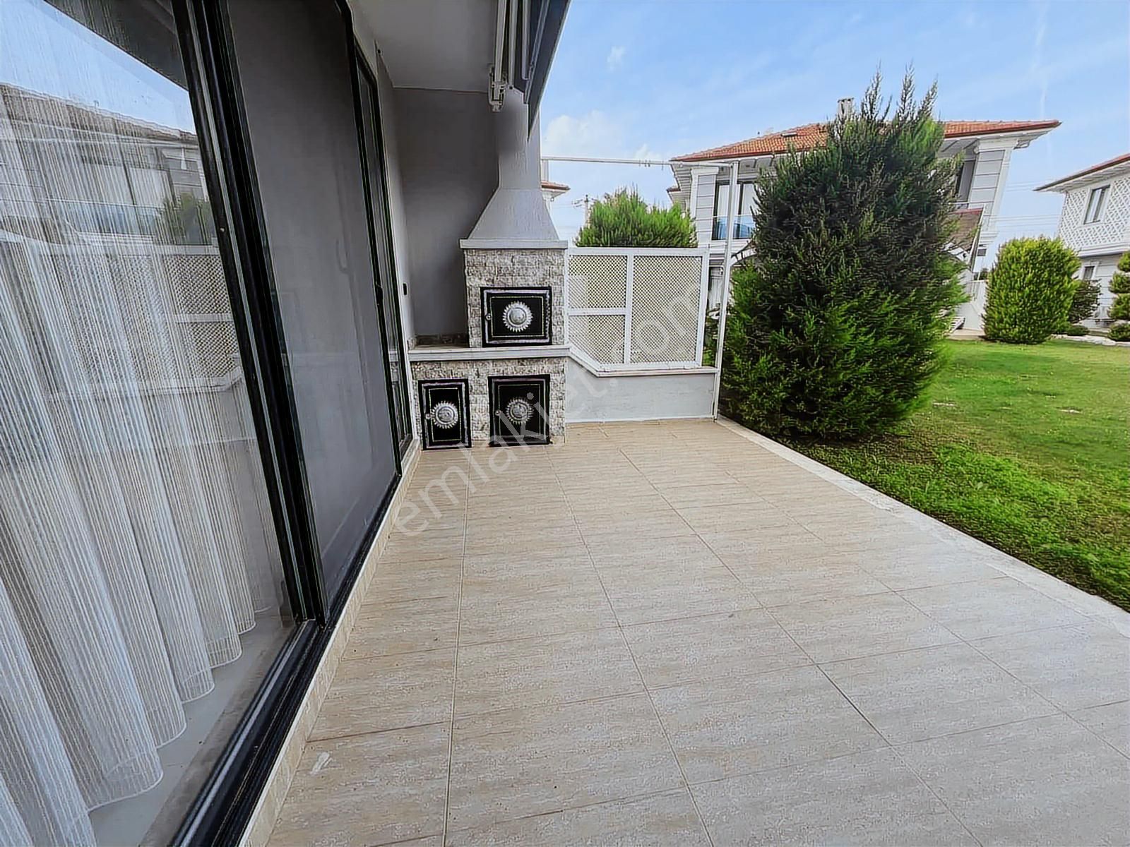 Lavınıa'dan Havuzlu Sitede Satılık 2+1 Villa - Görsel 3