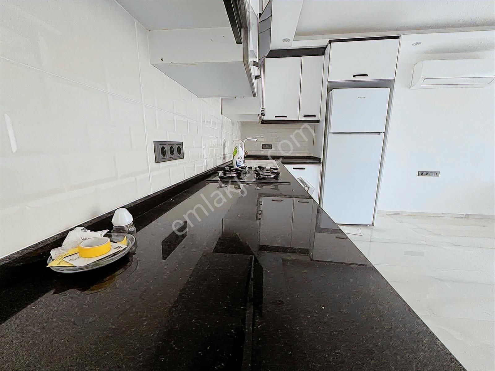 Lavınıa'dan Havuzlu Sitede Satılık 2+1 Villa - Görsel 20