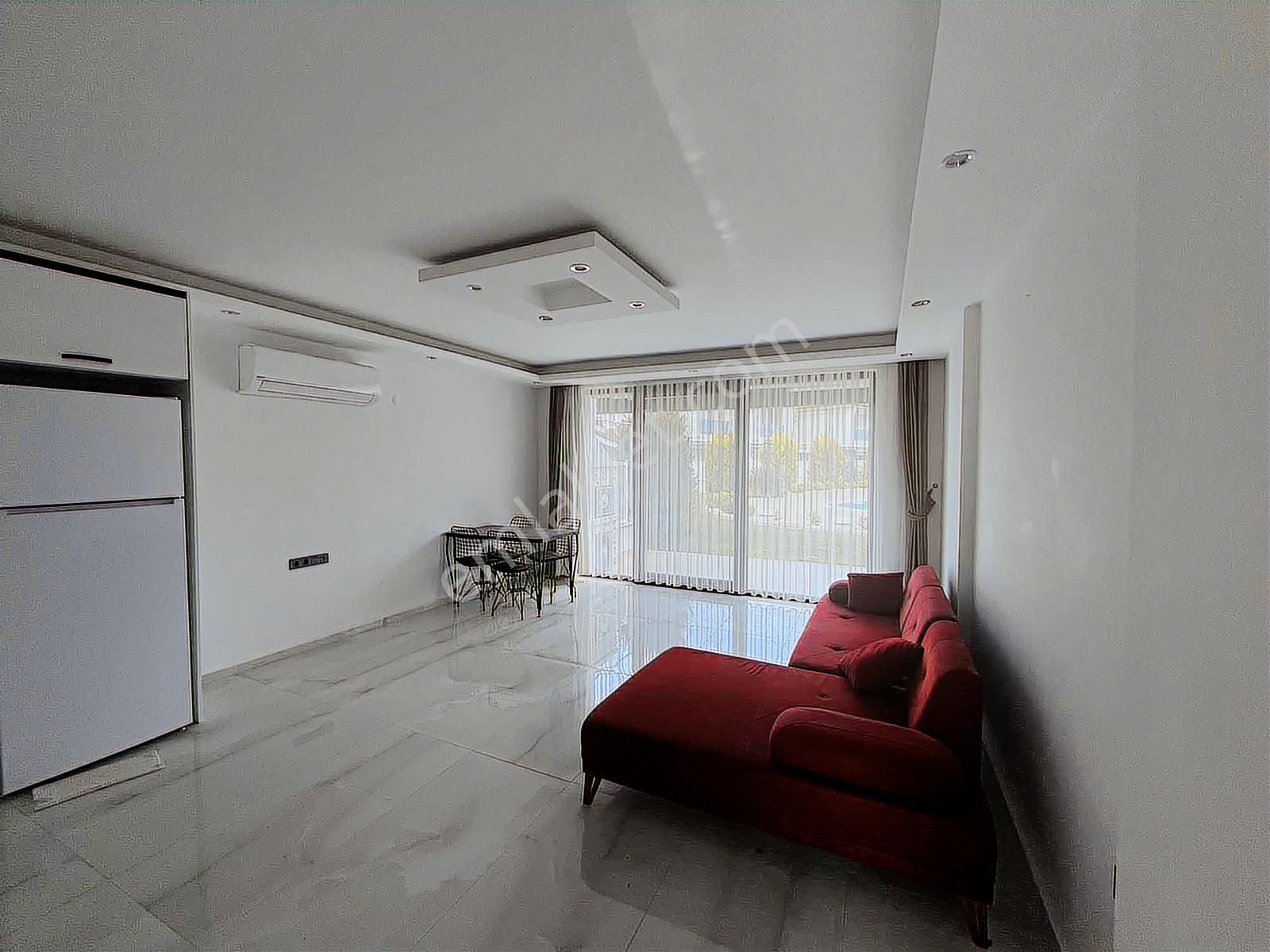 Lavınıa'dan Havuzlu Sitede Satılık 2+1 Villa - Görsel 2