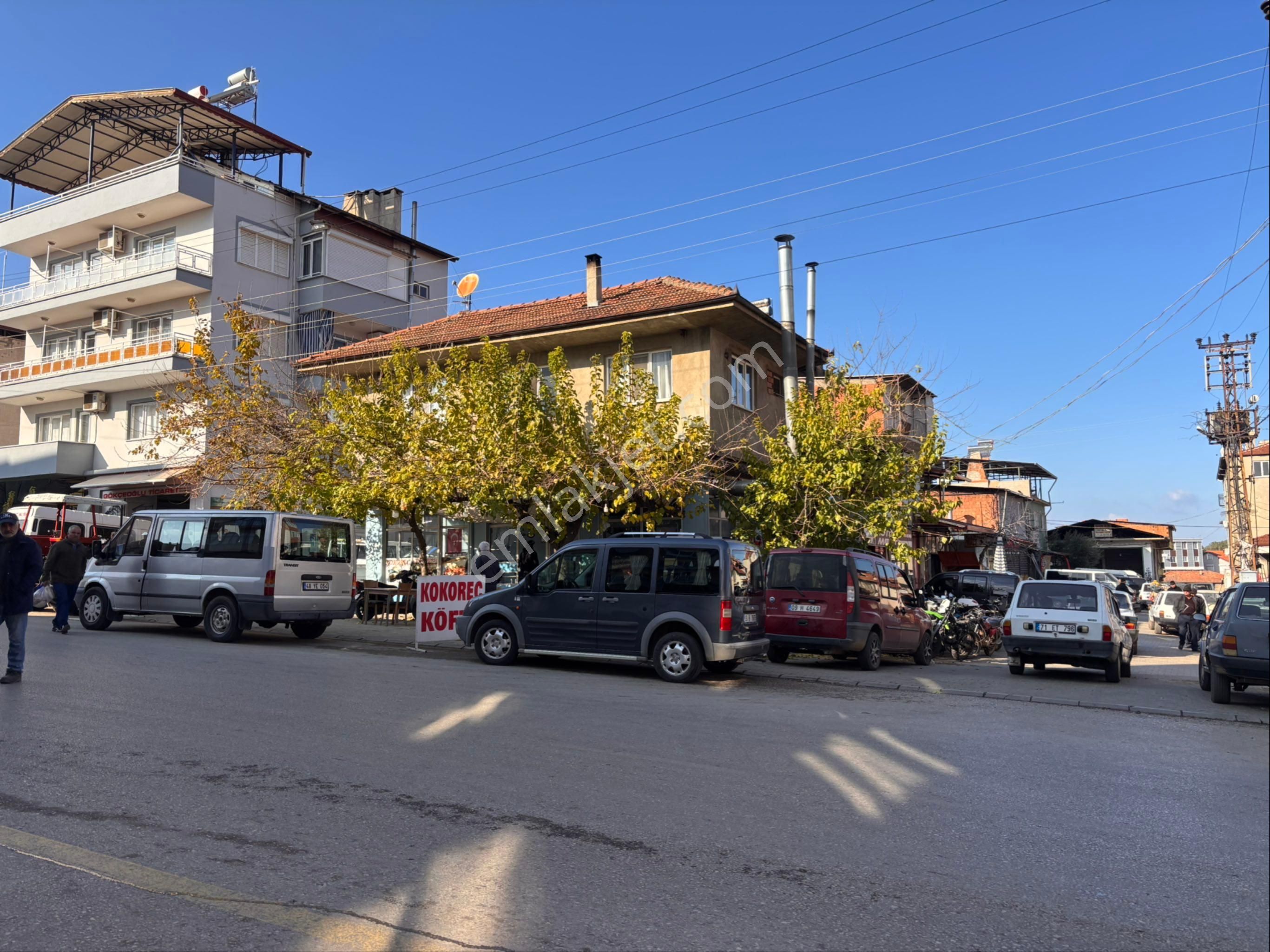 Karacasuda Satılık Otogar Yanı Sanayide Yola Cepheli Altı Dükkan Üstü Kargir Ev