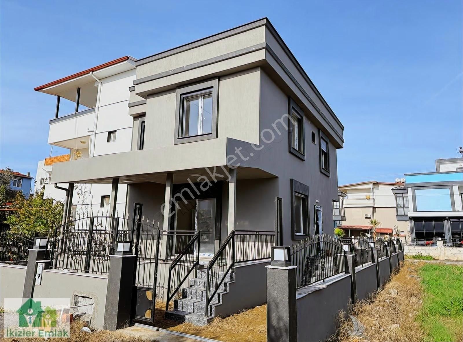 Seferihisar Doğanbeyde Satılık 3+1 Müstakil Bahçeli Sıfır Villa