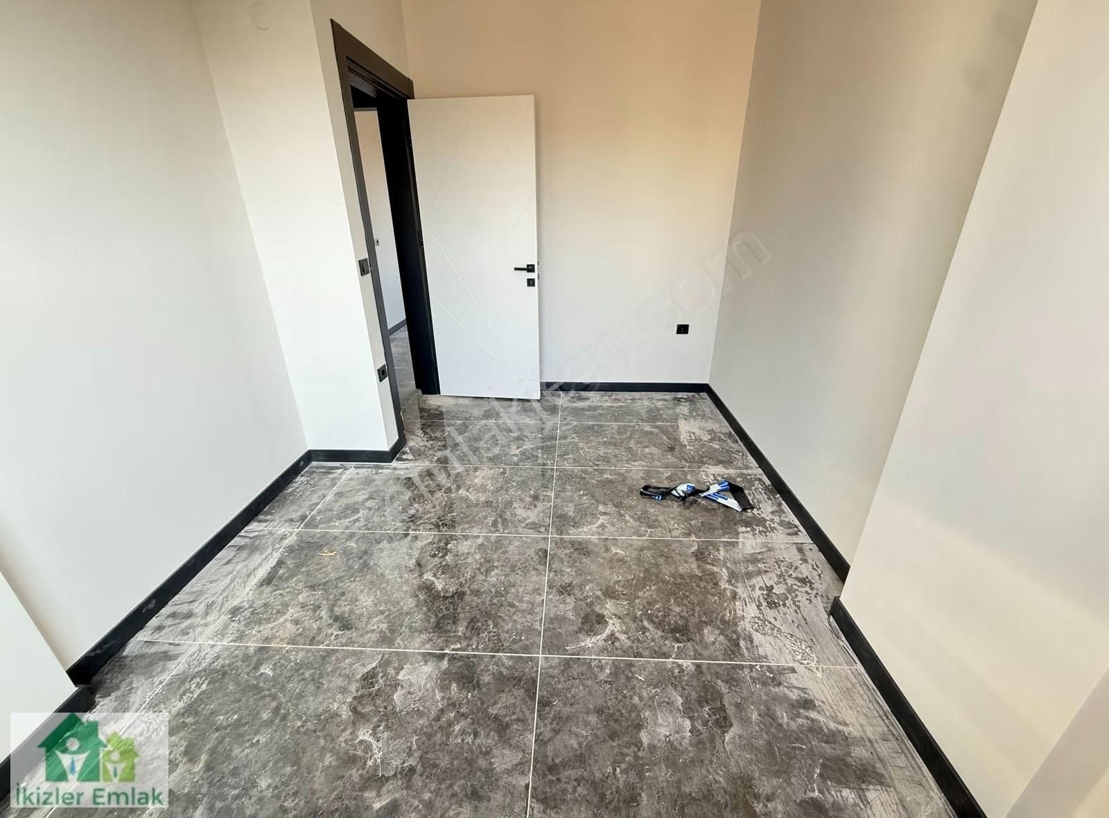 Ürkmez Doğanbey'de Denize Yakın Satılık Sıfır Bahceli 2+1 Villa - Görsel 20