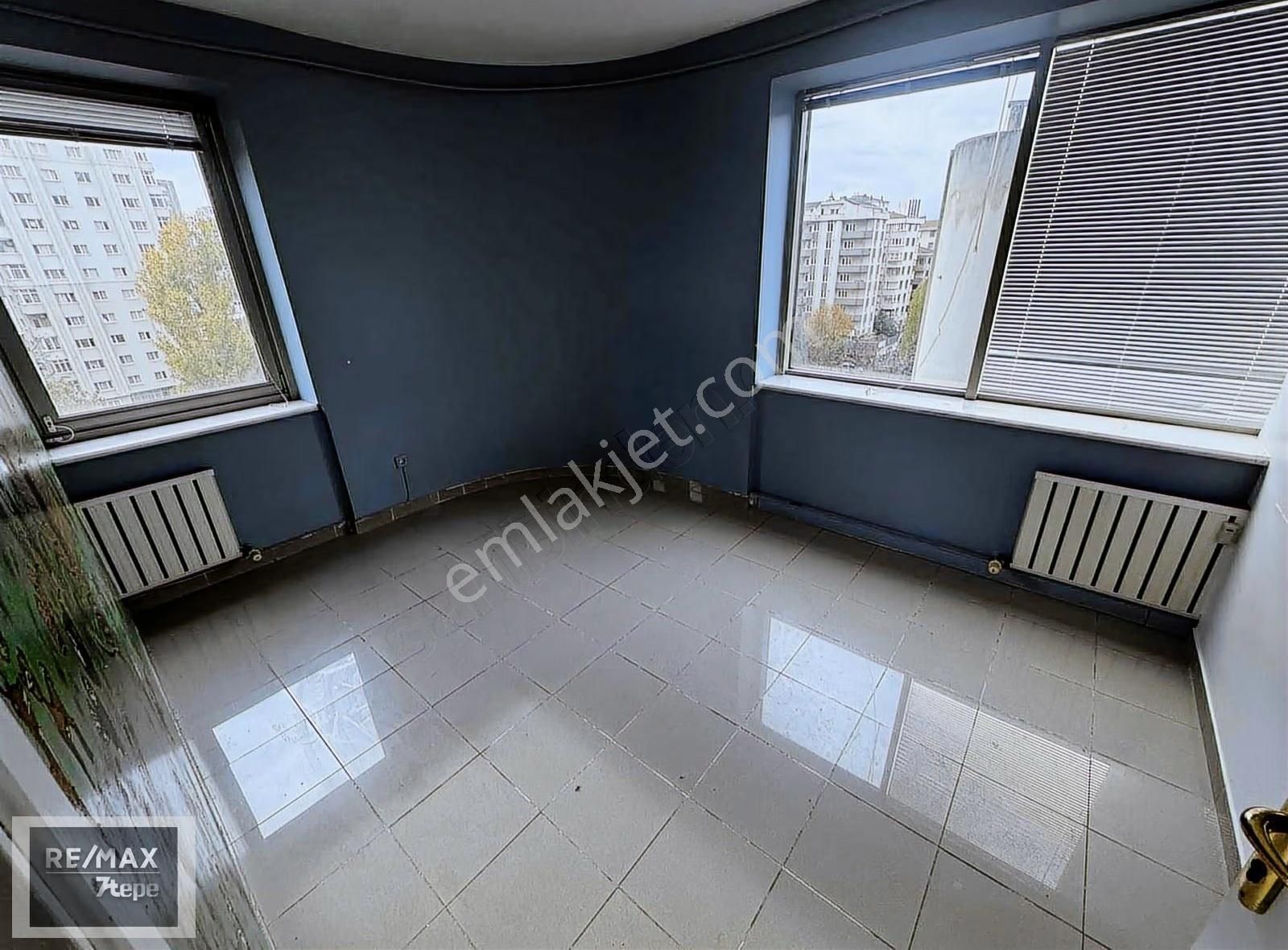 Golden Plaza 'da 2. Katta Kiralık Ofis - Görsel 5