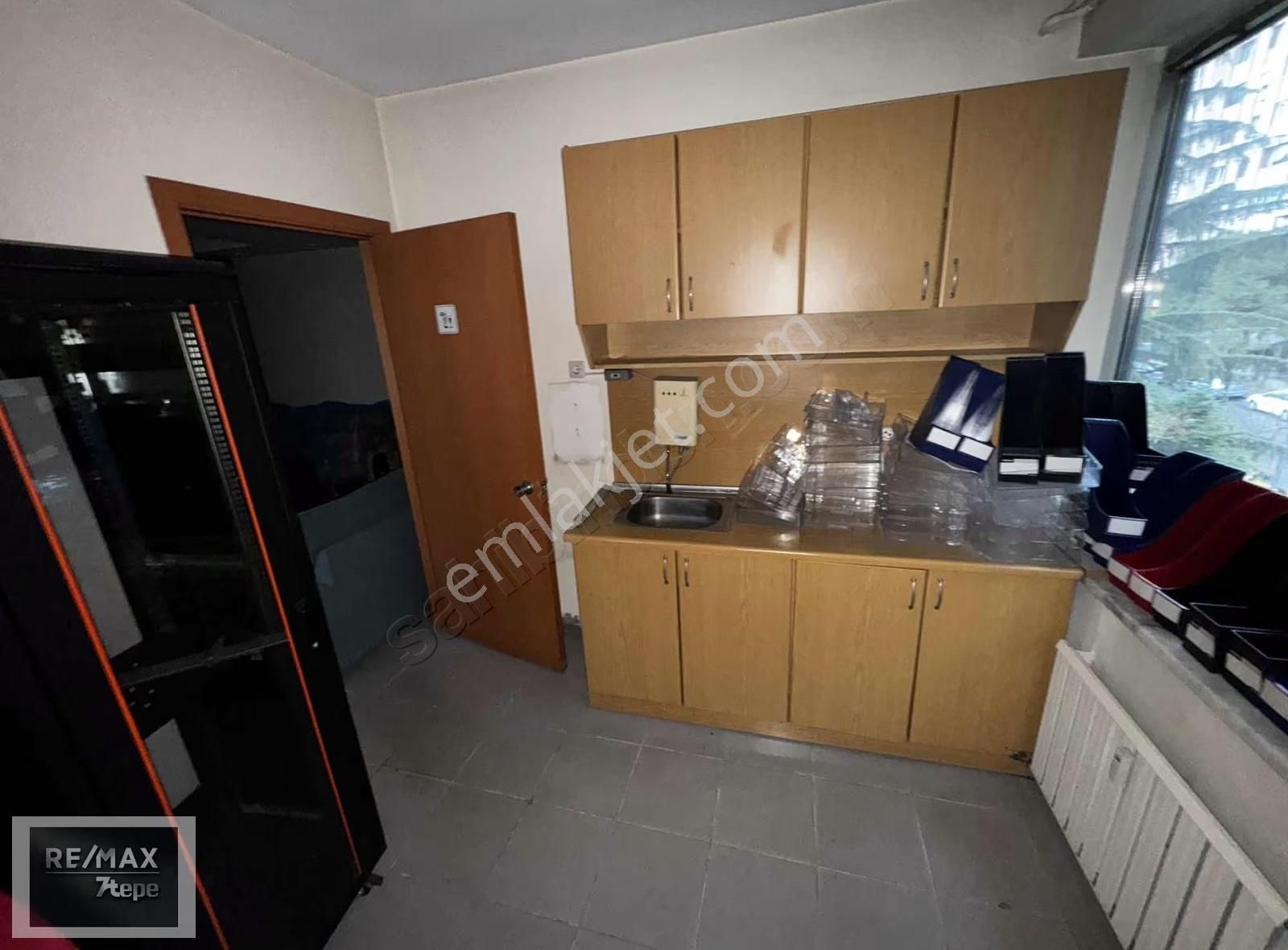 Golden Plaza 'da 2. Katta Kiralık Ofis - Görsel 3