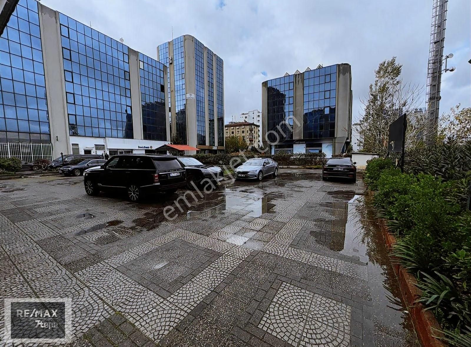 Kadıköy E-5 Üzeri Golden Plaza 'da Kiralık Showroom Mağaza - Görsel 24