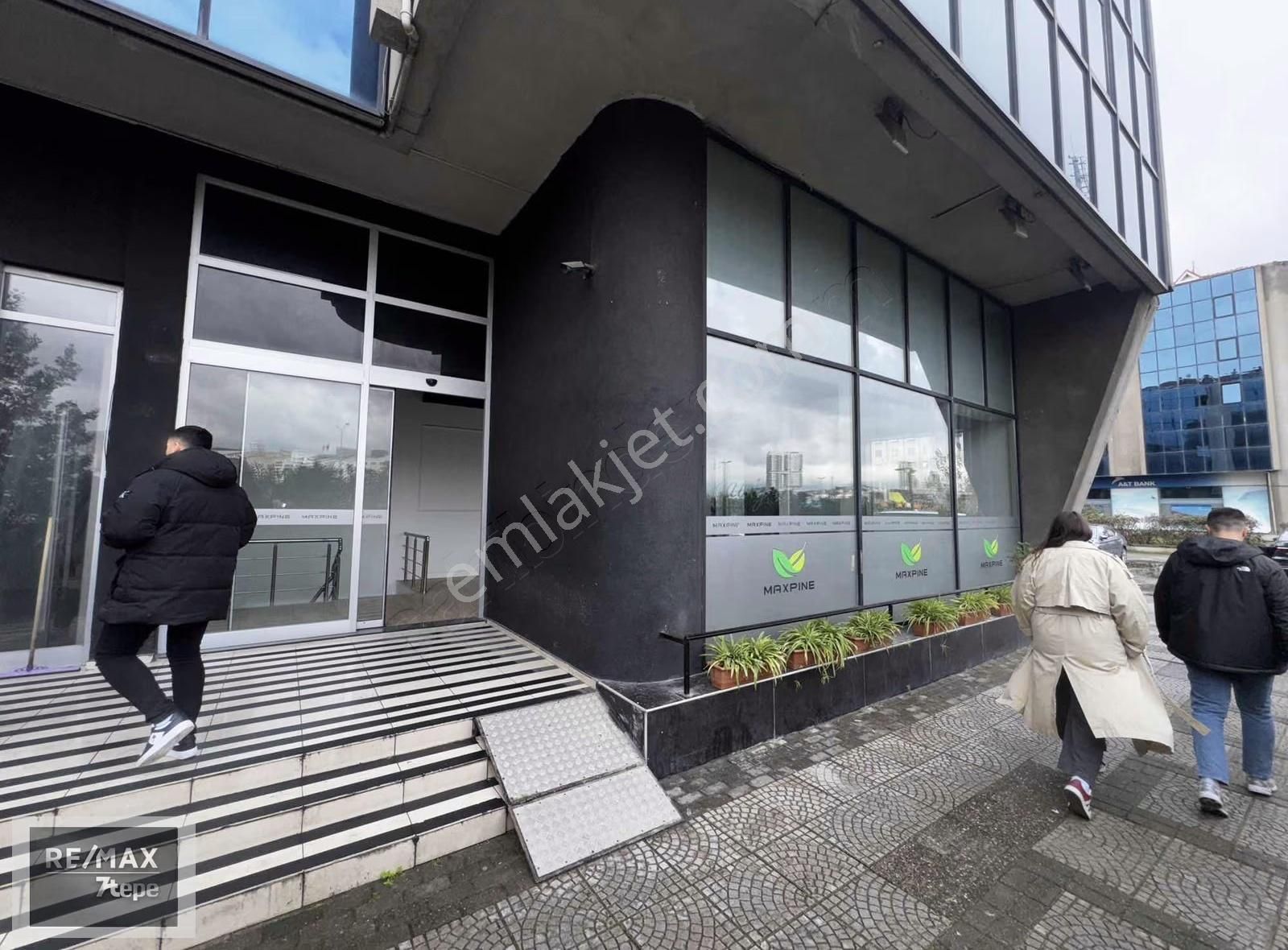 Kadıköy E-5 Üzeri Golden Plaza 'da Kiralık Showroom Mağaza - Görsel 16