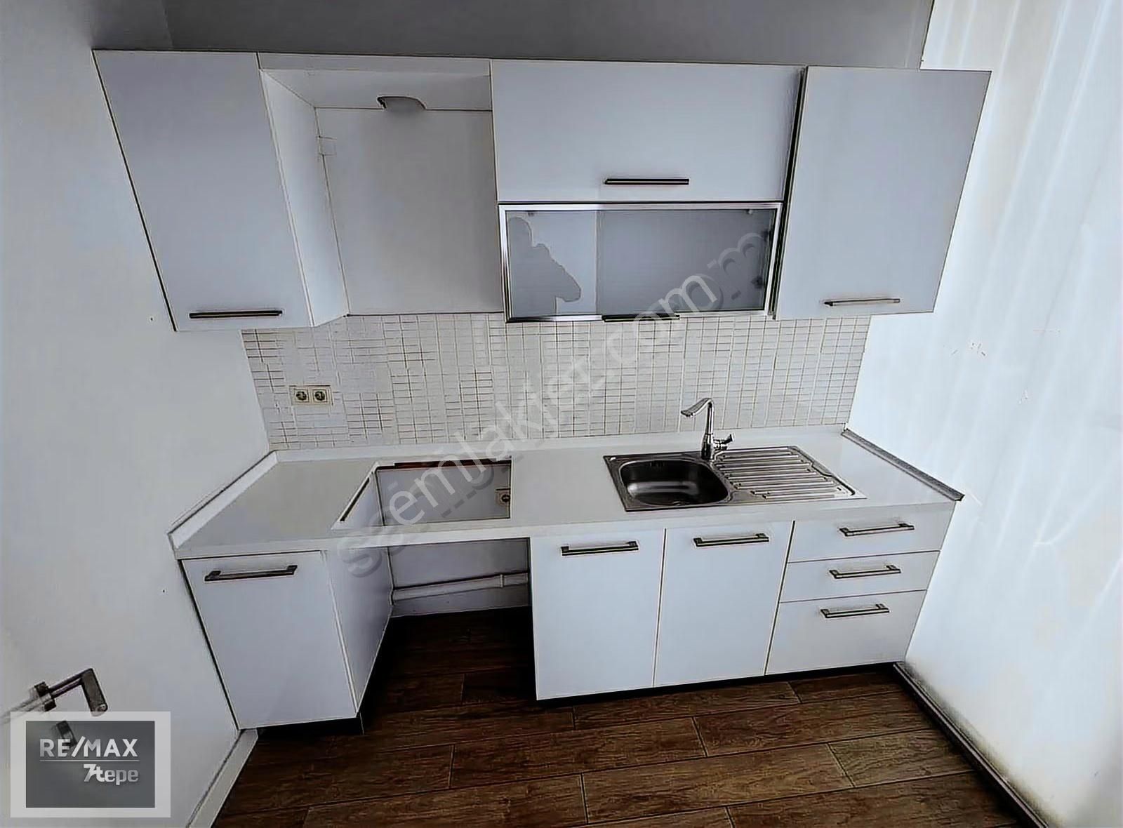 Kadıköy E-5 Üzeri Golden Plaza 'da Kiralık Showroom Mağaza - Görsel 4