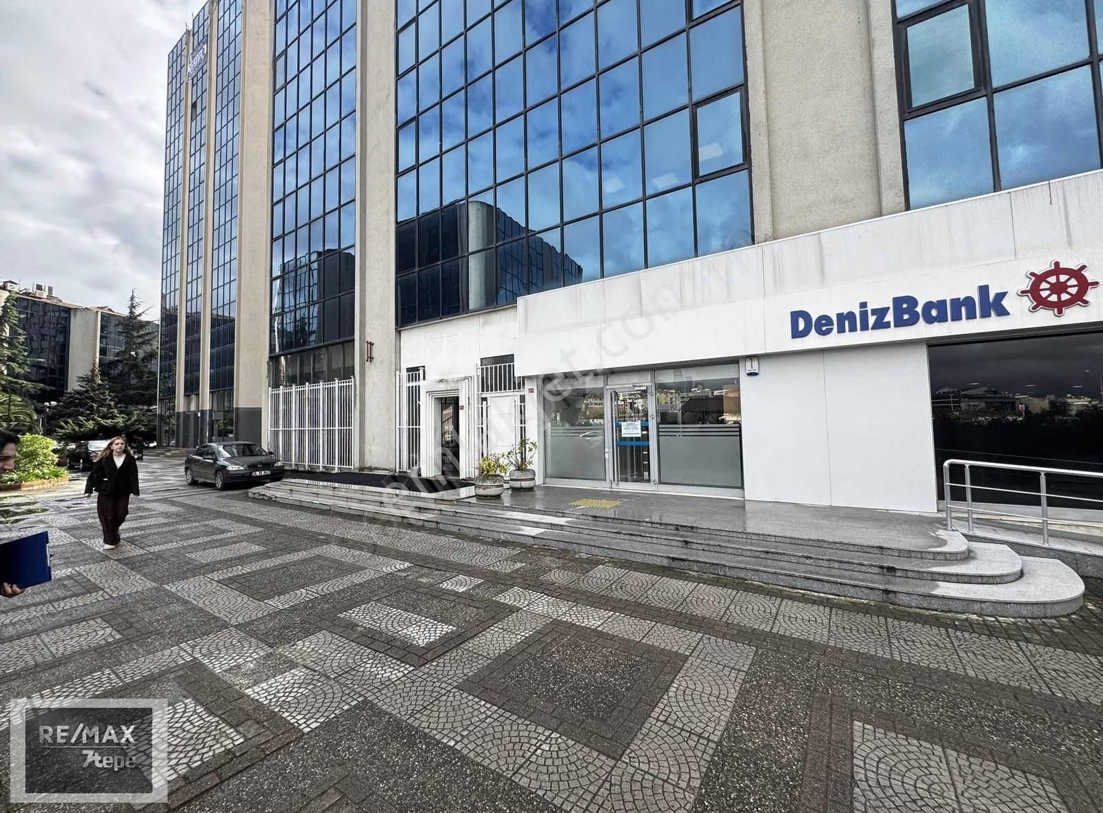 Golden Plaza 'da Denizbank Yanı 500 M2 Dükkan Mağaza Showroom