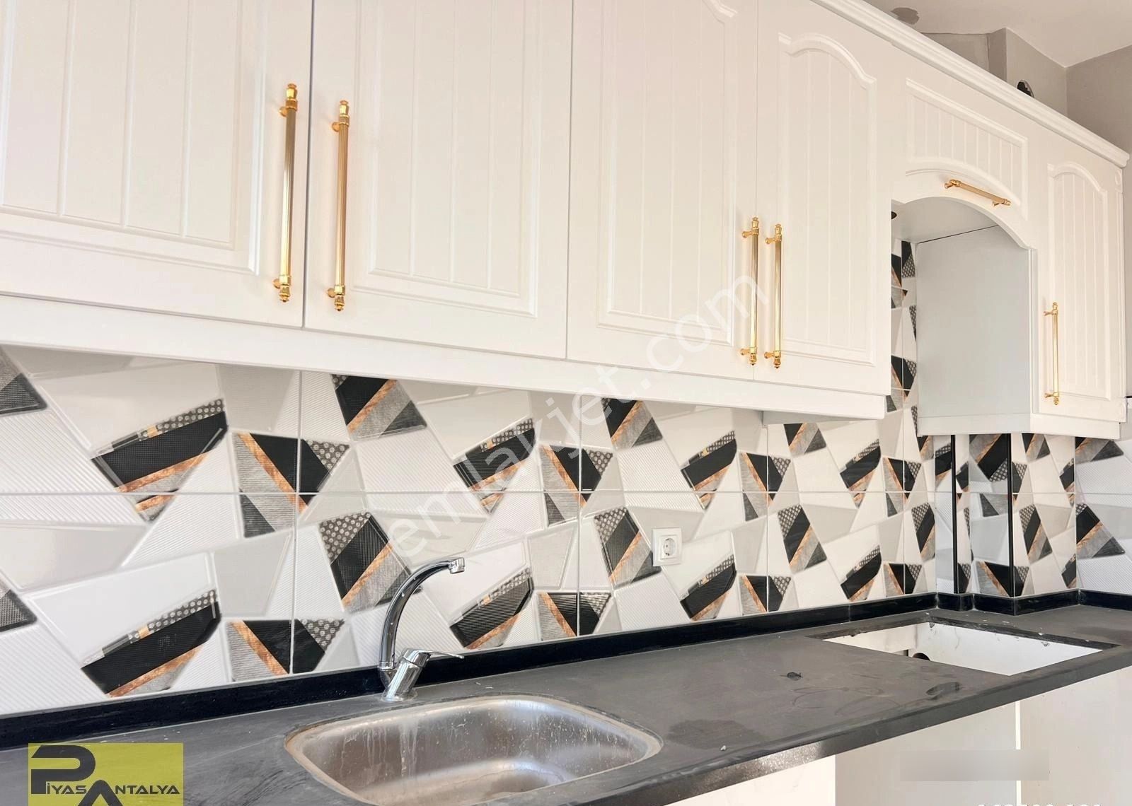 Varsak Pide Karşısı Tramvay'a 200m 2+1 Sıfır Satılık Daire