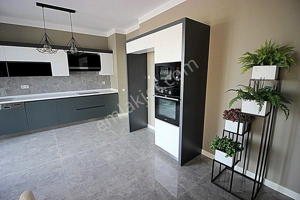 Bağlıca Mah'de Satılık 4+1 Geniş 2 Bloklu Sitede Ara Kat Daire - Görsel 5