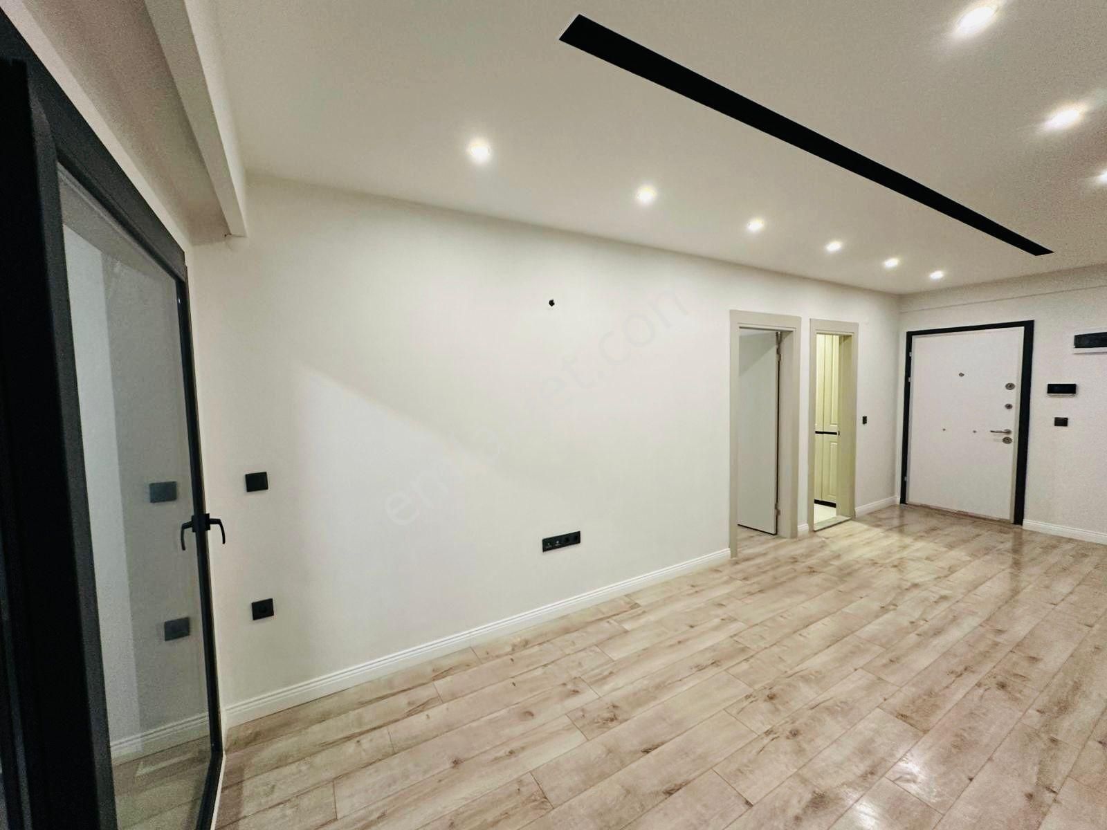 Kuşadası Merkezde 1+1 Satılık Luks Daire - Görsel 7