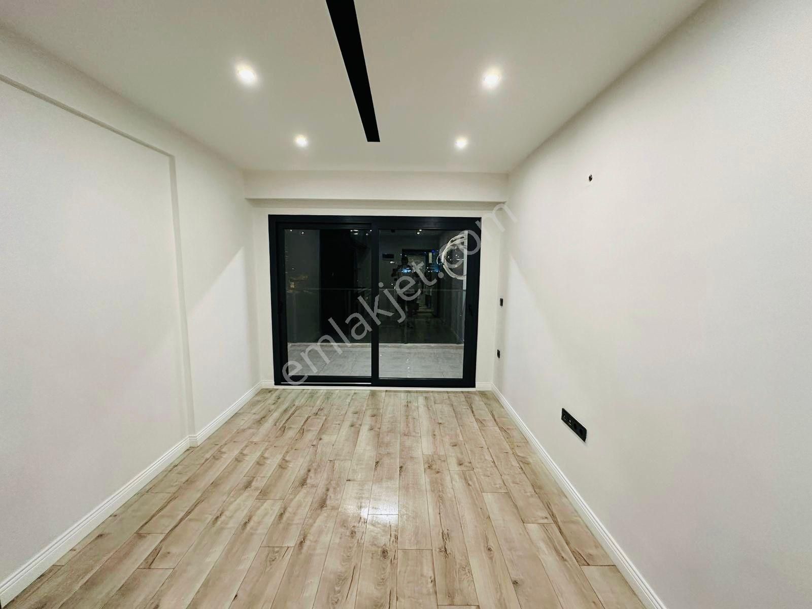 Kuşadası Merkezde 1+1 Satılık Luks Daire