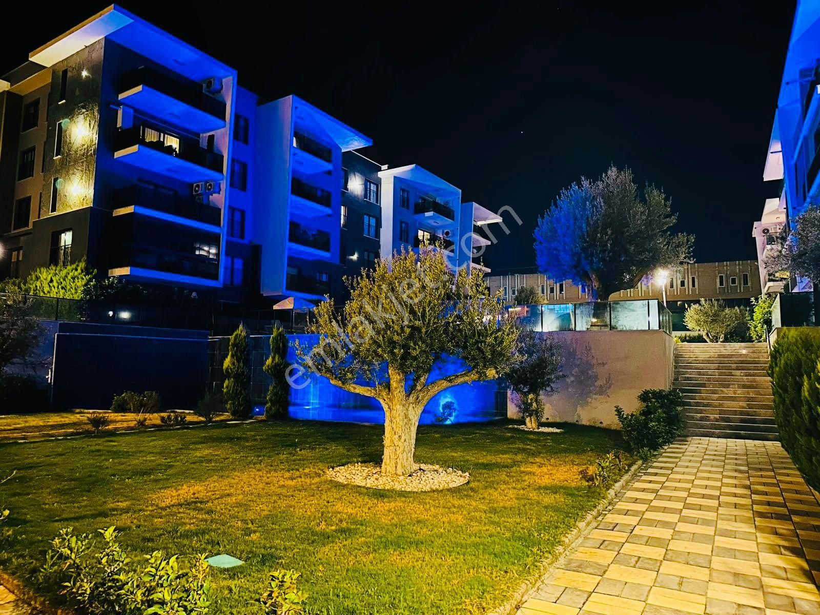 Kuşadası Merkezde 1+1 Satılık Luks Daire - Görsel 6