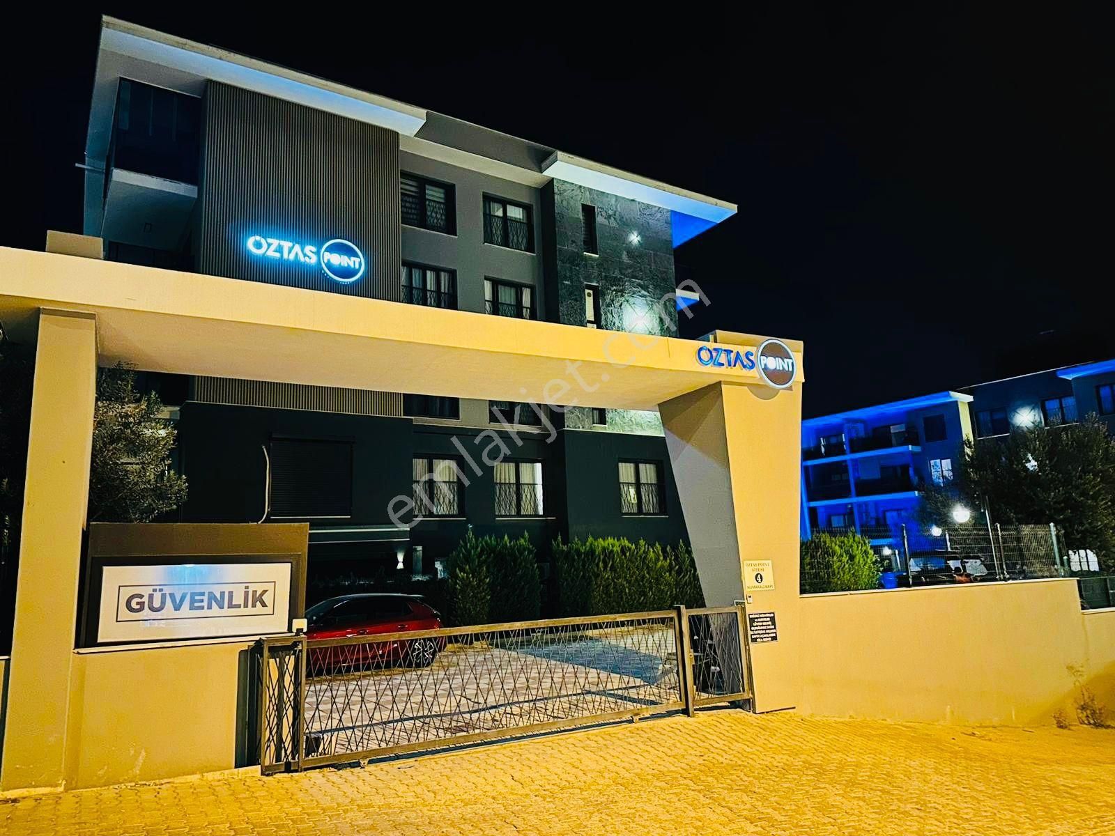 Kuşadası Merkezde 1+1 Satılık Luks Daire - Görsel 34