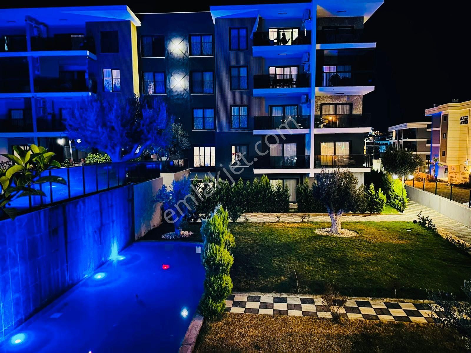 Kuşadası Merkezde 1+1 Satılık Luks Daire - Görsel 4