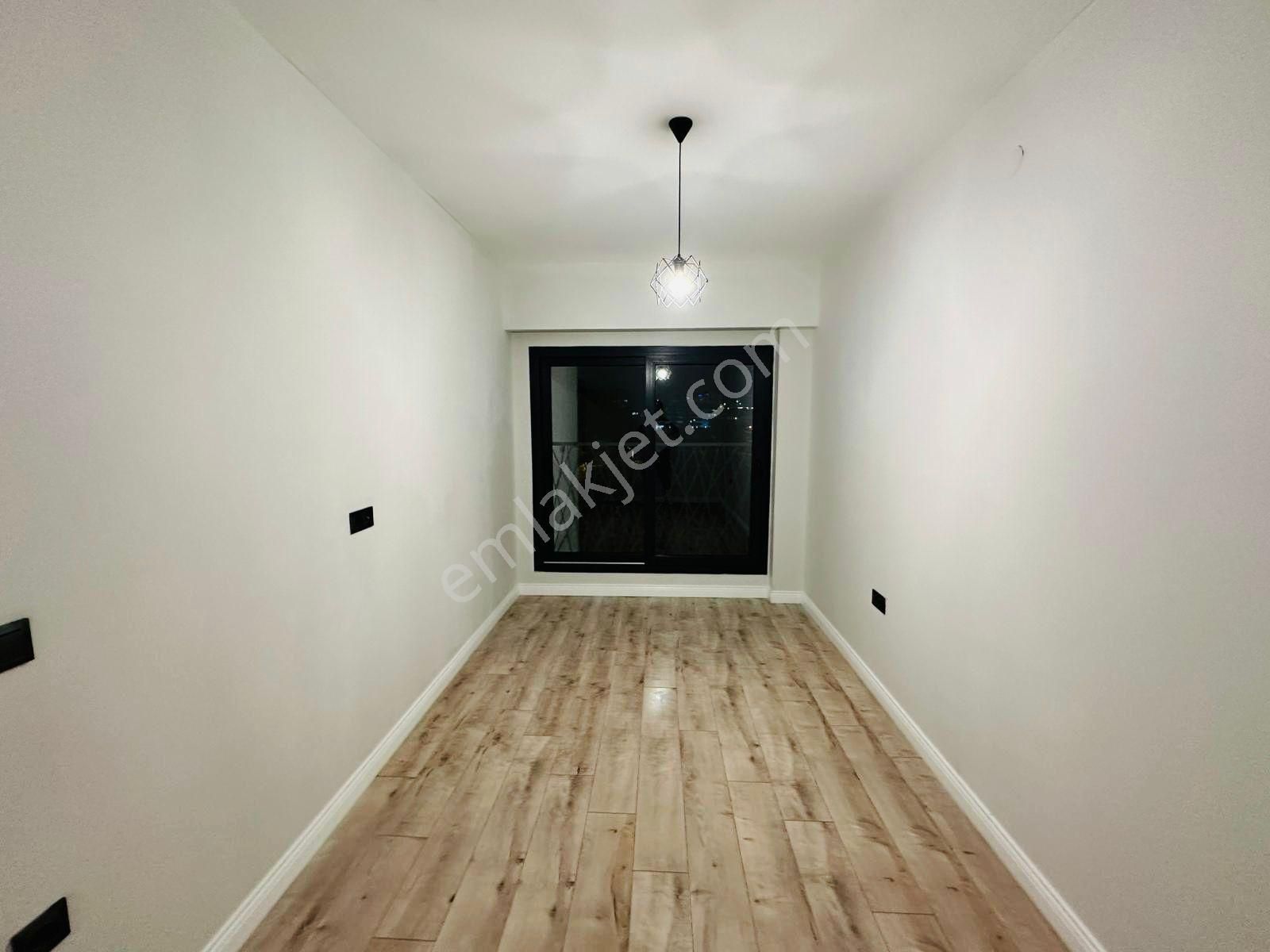 Kuşadası Merkezde 1+1 Satılık Luks Daire - Görsel 29