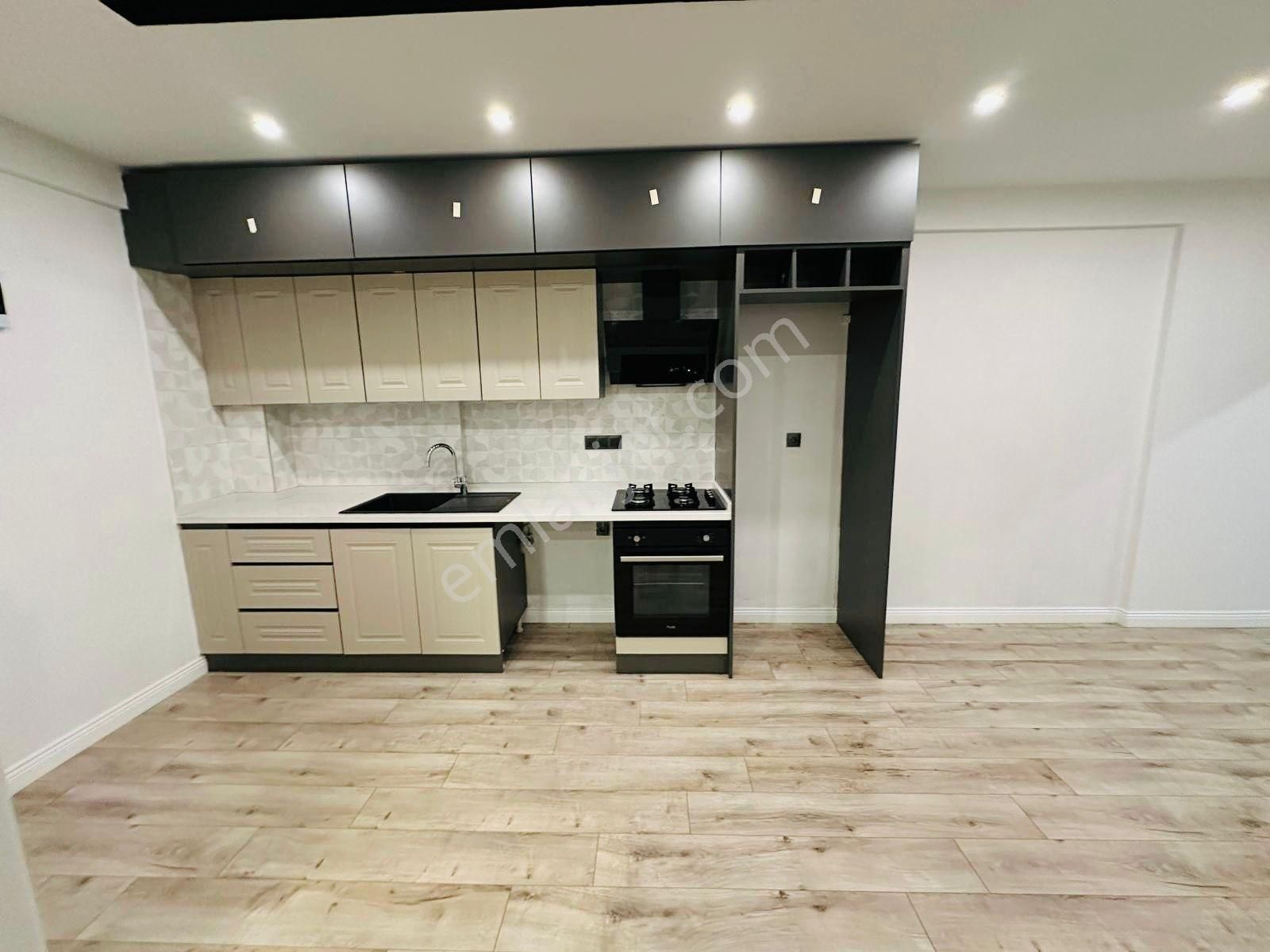 Kuşadası Merkezde 1+1 Satılık Luks Daire - Görsel 11