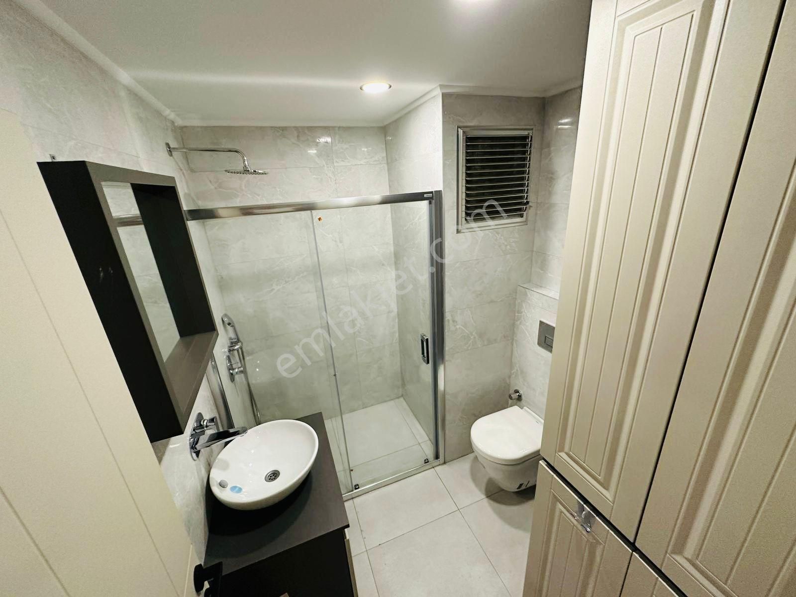 Kuşadası Merkezde 1+1 Satılık Luks Daire - Görsel 28