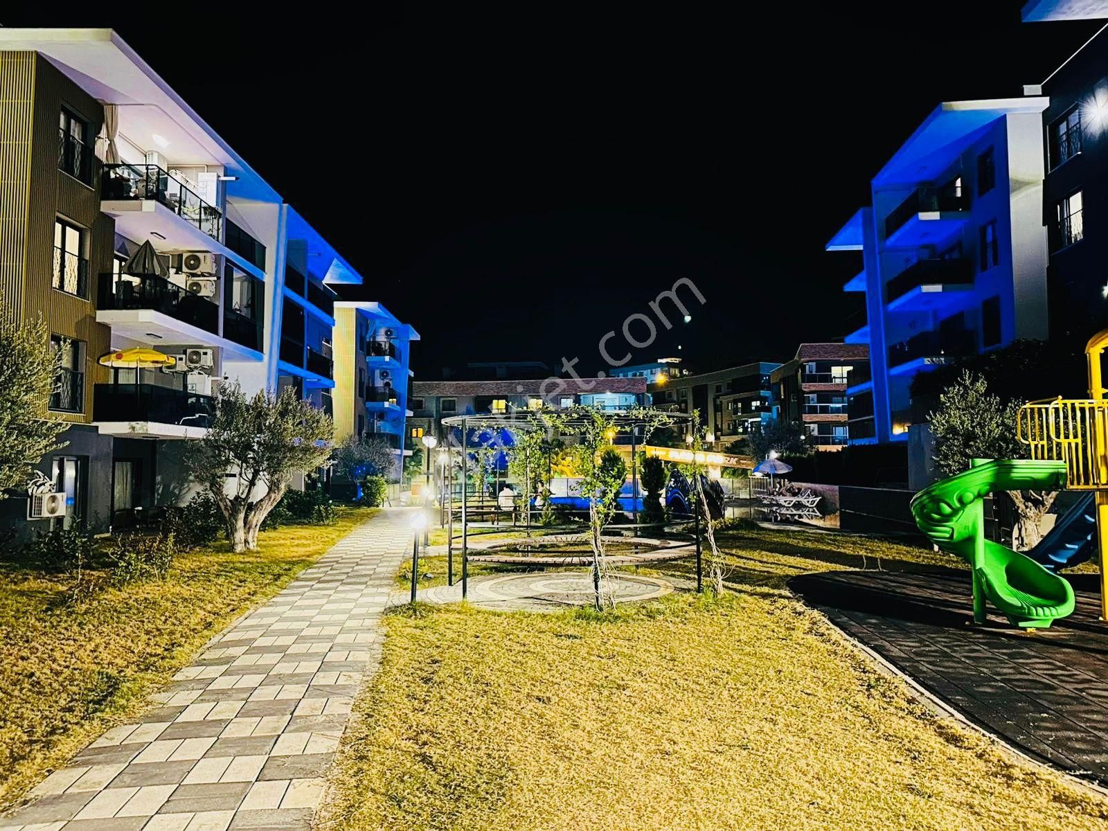 Kuşadası Merkezde 1+1 Satılık Luks Daire - Görsel 21